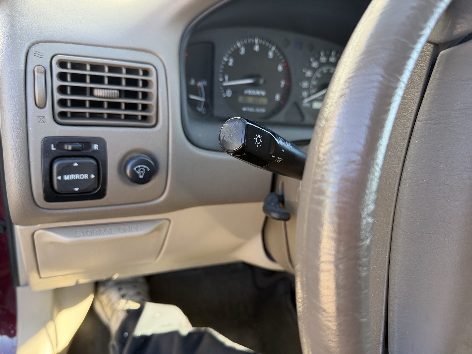 1998 toyota corolla ve with 71453 miles for sale near Elk River, Minnesota 106763_37_left_of_steering_wheel.jpg