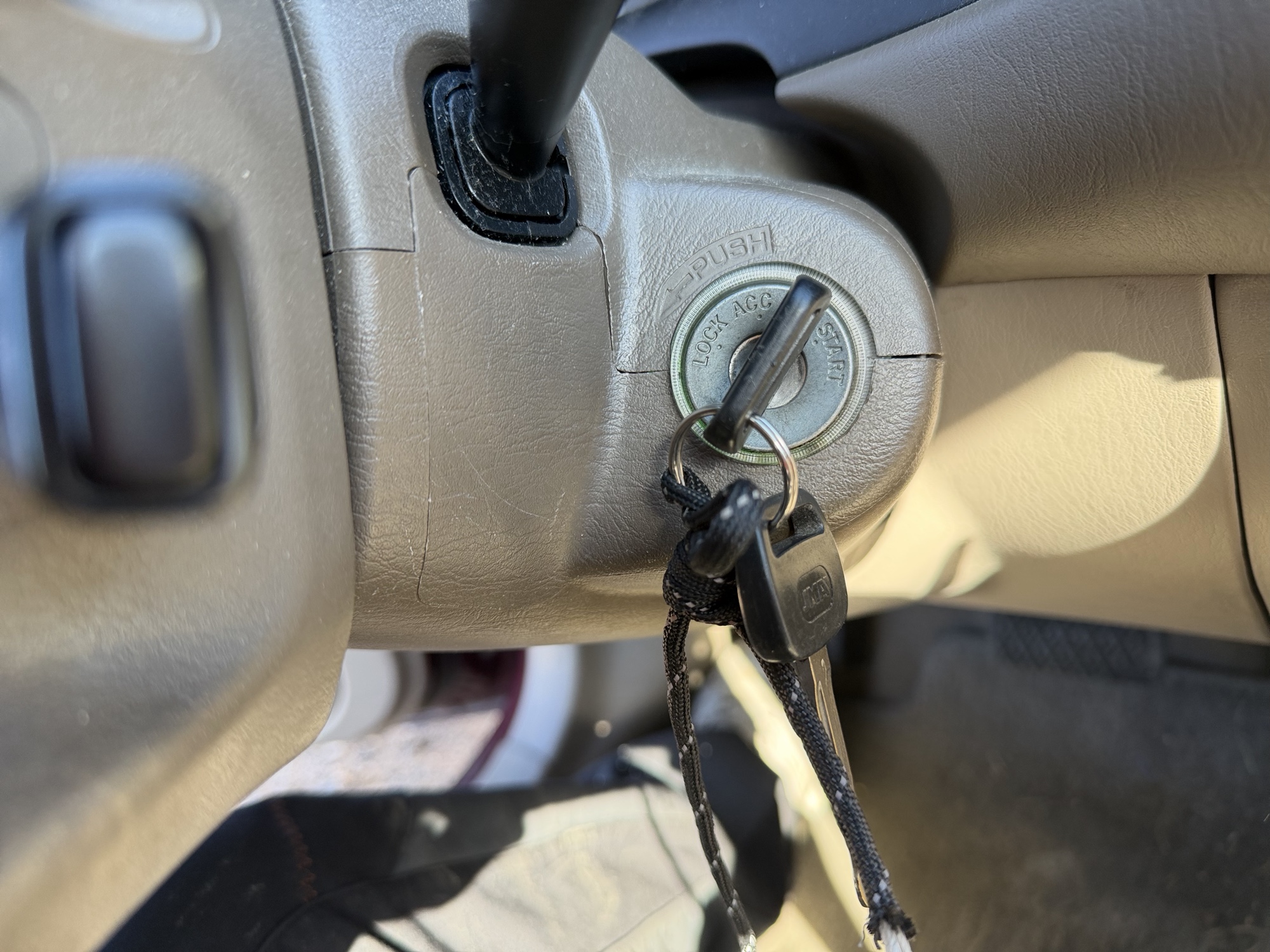 1998 toyota corolla ve with 71453 miles for sale near Elk River, Minnesota 106763_51_keys.jpg