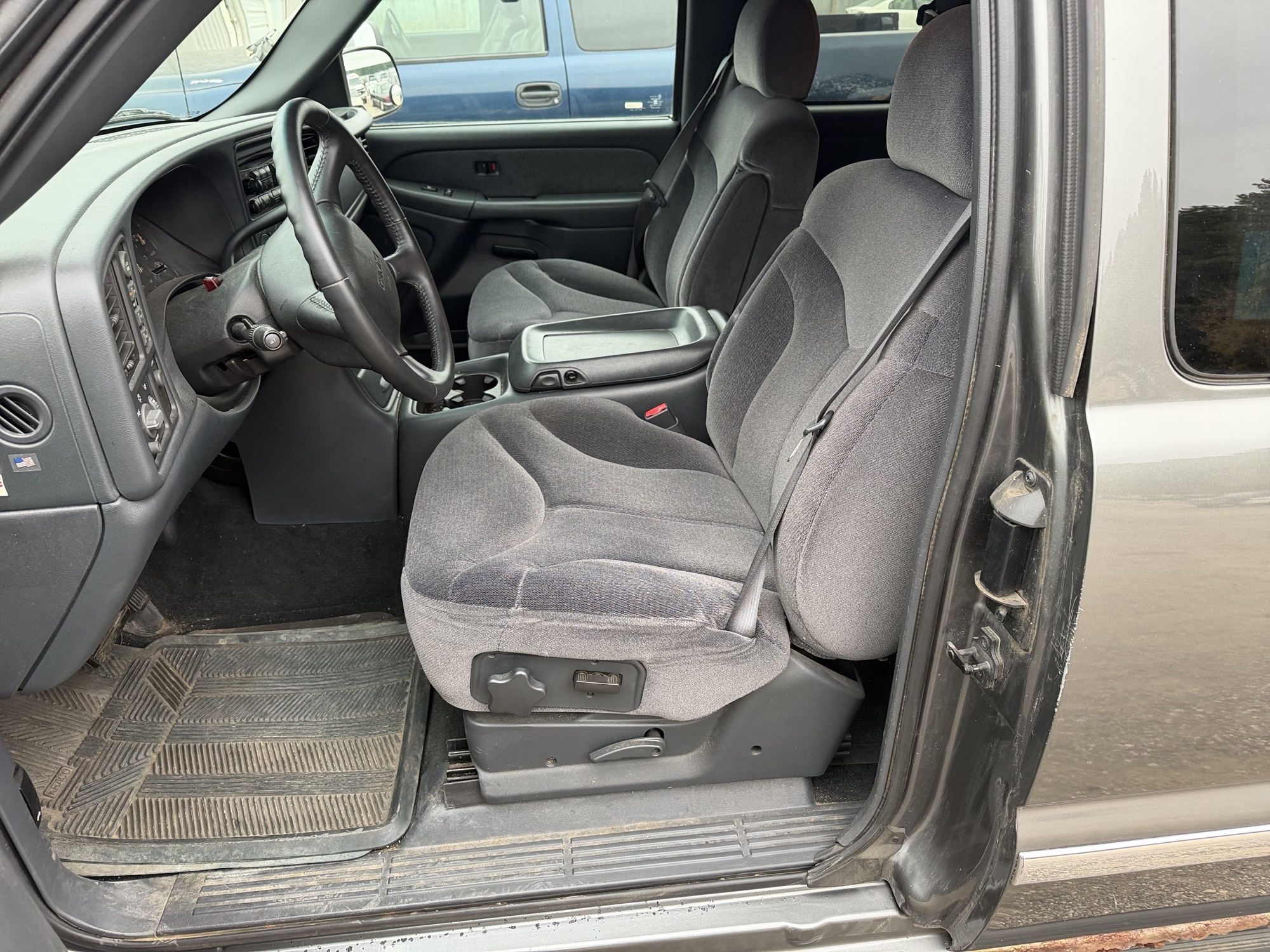 2002 gmc sierra-1500 sl-ext.-cab-short-bed-4wd with 83587 miles for sale near Elk River, Minnesota 106764_22_driver_seat.jpg
