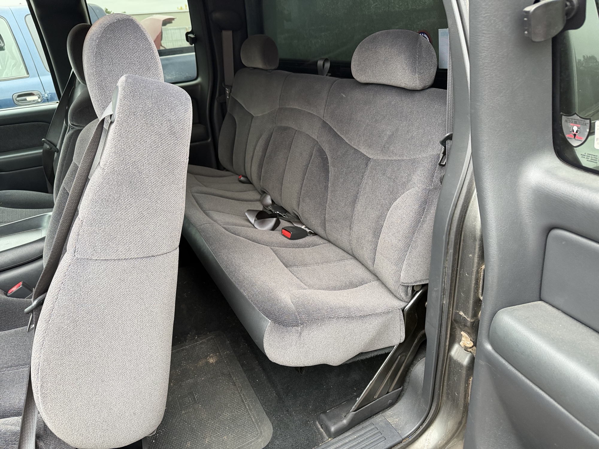 2002 gmc sierra-1500 sl-ext.-cab-short-bed-4wd with 83587 miles for sale near Elk River, Minnesota 106764_24_drv_rear_seat.jpg