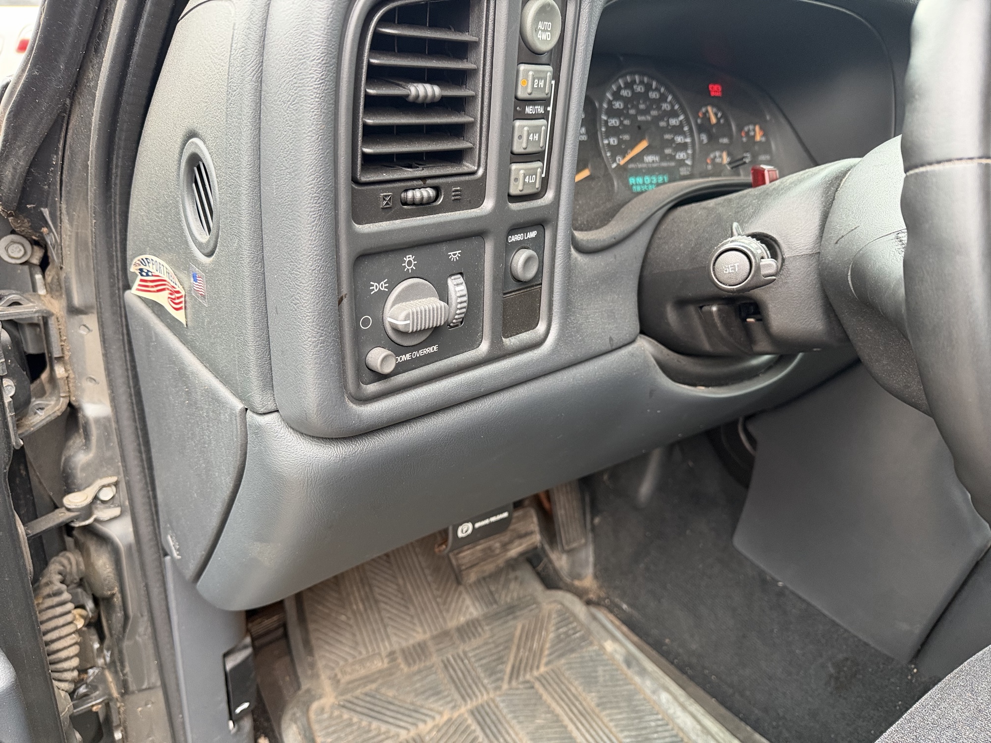 2002 gmc sierra-1500 sl-ext.-cab-short-bed-4wd with 83587 miles for sale near Elk River, Minnesota 106764_37_left_of_steering_wheel.jpg