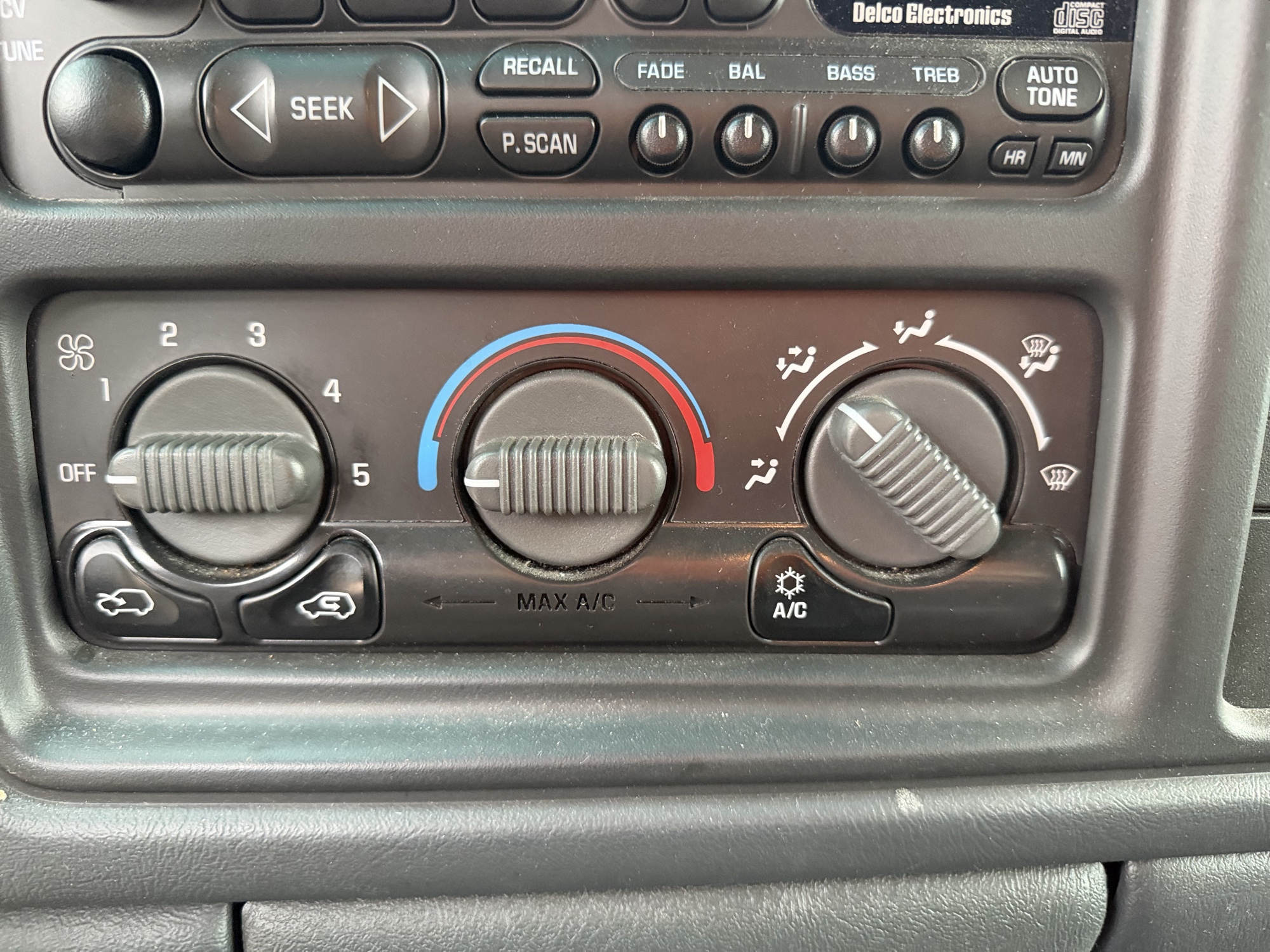 2002 gmc sierra-1500 sl-ext.-cab-short-bed-4wd with 83587 miles for sale near Elk River, Minnesota 106764_40_climate_control.jpg