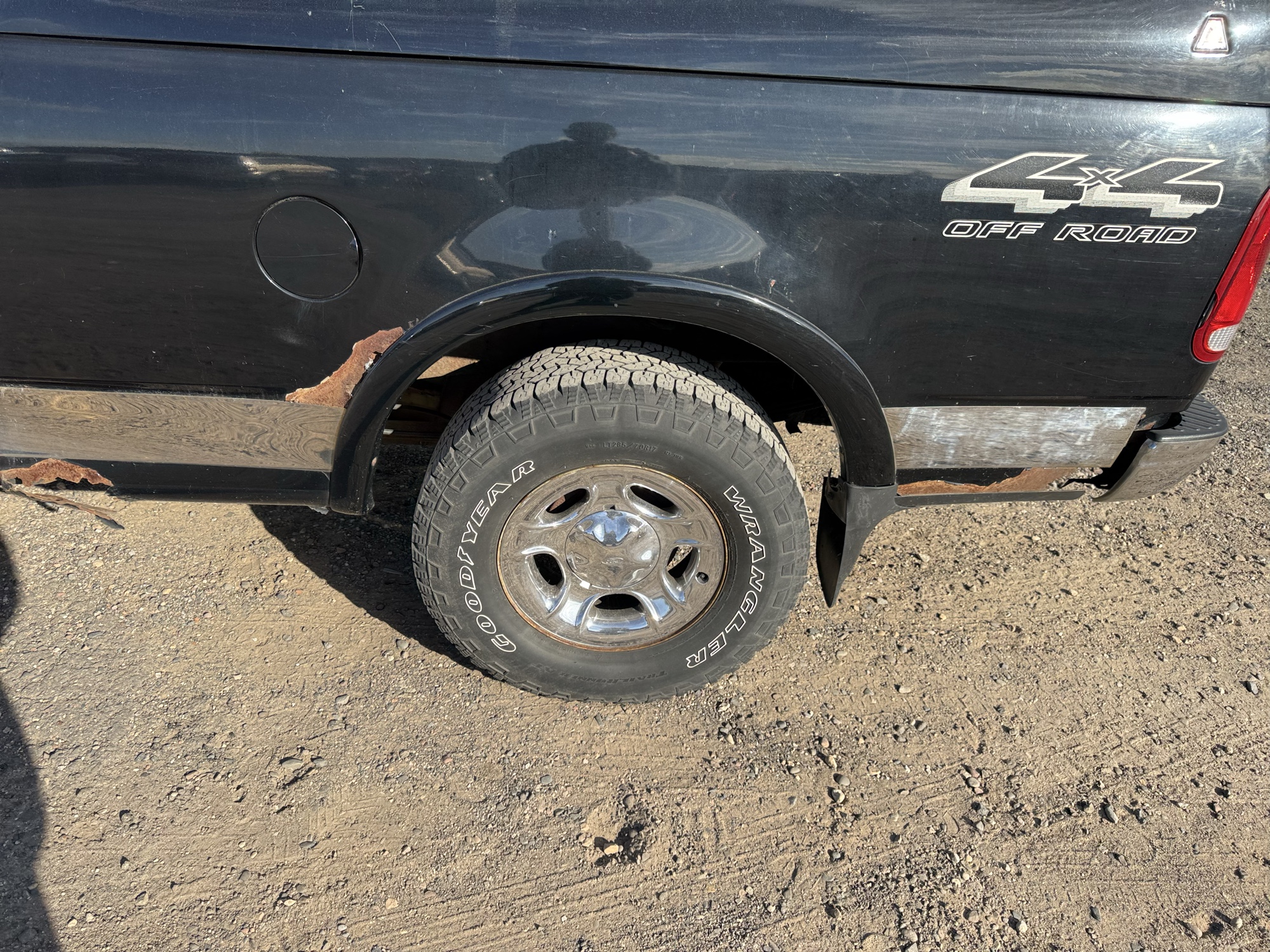 1999 ford f-150 ws-supercab-short-bed-4wd with 245575 miles for sale near Elk River, Minnesota 106765_13_rear_drv_wheel.jpg