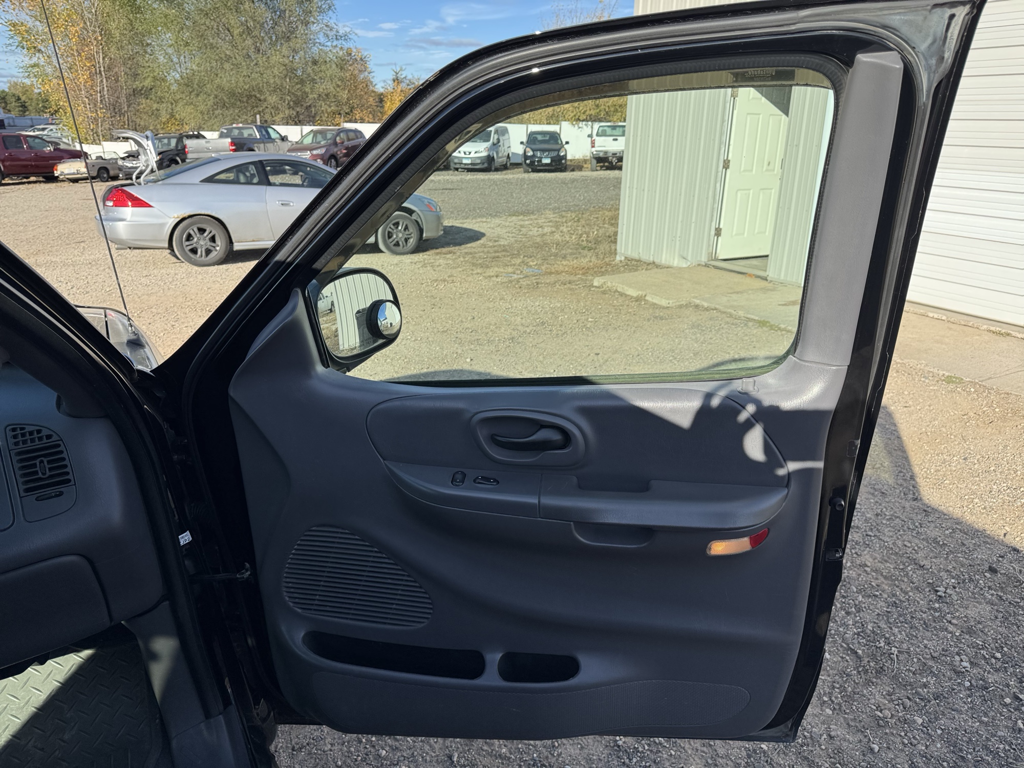 1999 ford f-150 ws-supercab-short-bed-4wd with 245575 miles for sale near Elk River, Minnesota 106765_32_passenger_door_panel.jpg