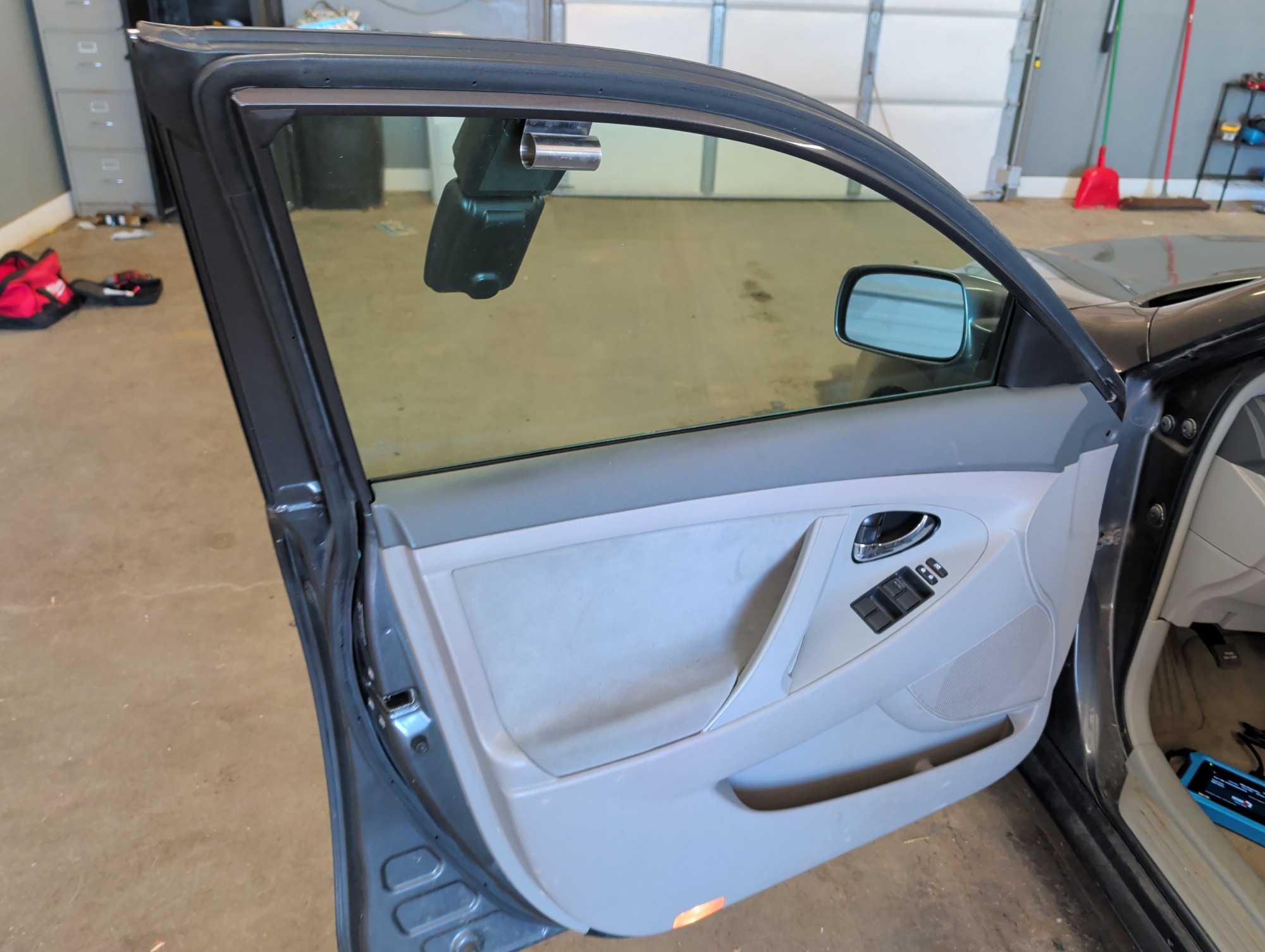 2008 toyota camry ce-5-spd-at with 164977 miles for sale near Elk River, Minnesota 106766_23_driver_door_panel.jpg