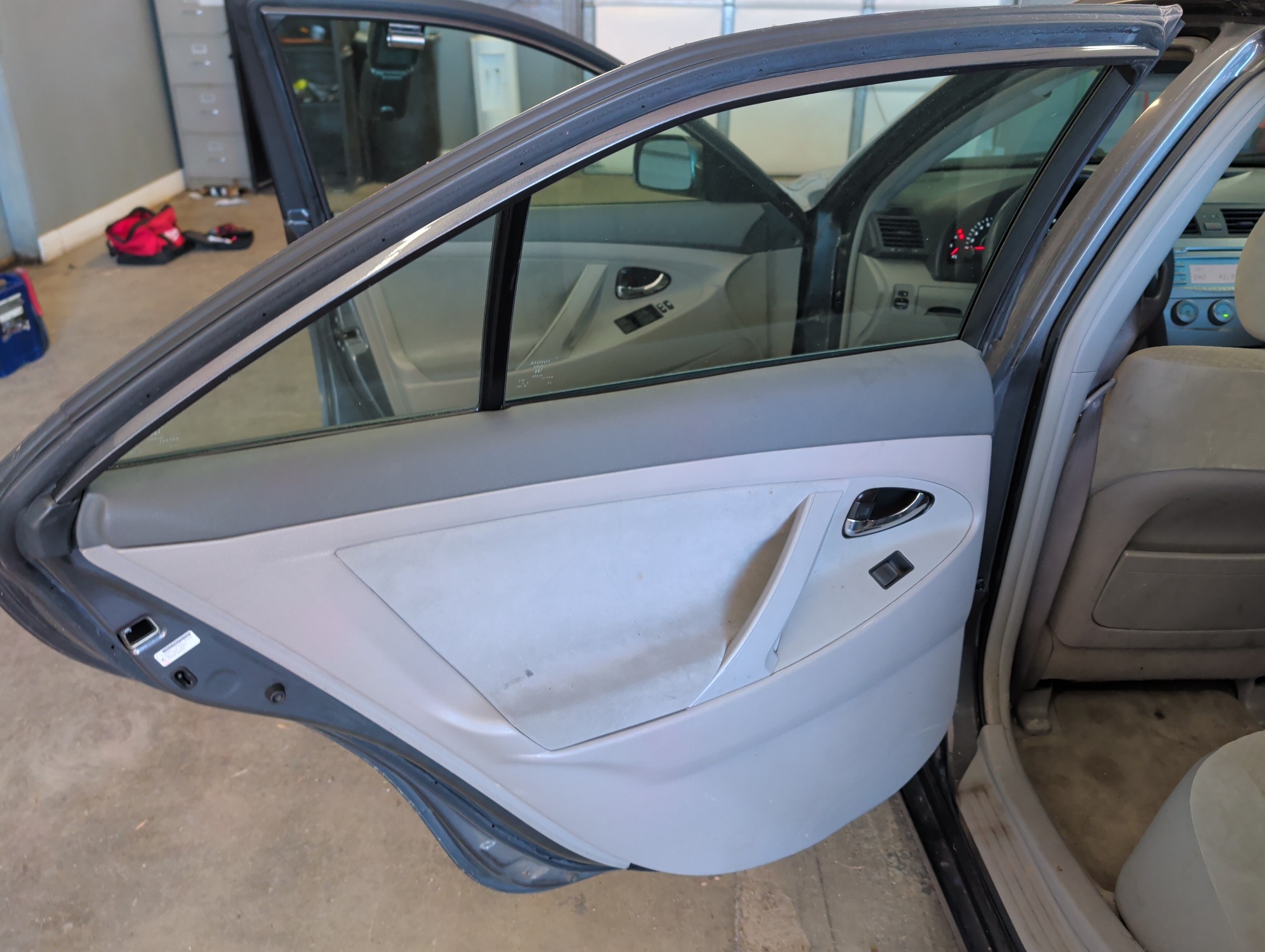 2008 toyota camry ce-5-spd-at with 164977 miles for sale near Elk River, Minnesota 106766_25_drv_rear_door_panel.jpg