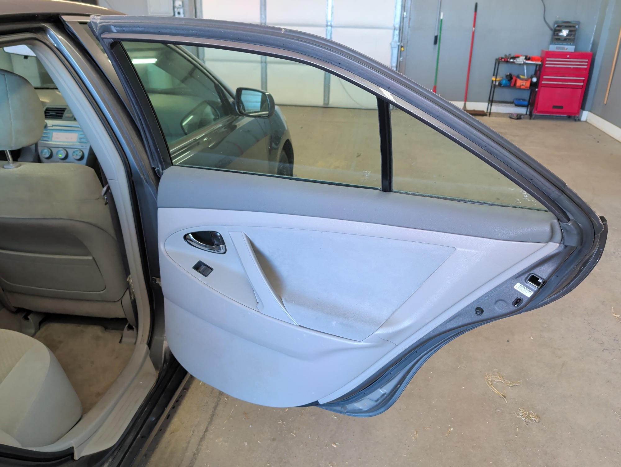2008 toyota camry ce-5-spd-at with 164977 miles for sale near Elk River, Minnesota 106766_30_pass_rear_door_panel.jpg