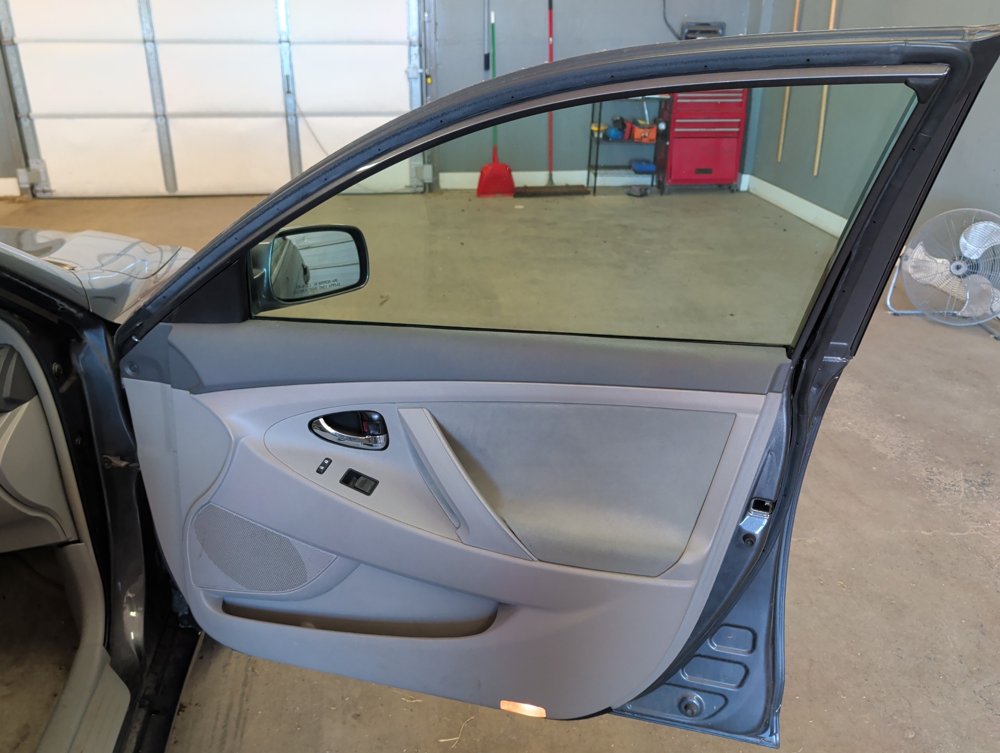 2008 toyota camry ce-5-spd-at with 164977 miles for sale near Elk River, Minnesota 106766_32_passenger_door_panel.jpg