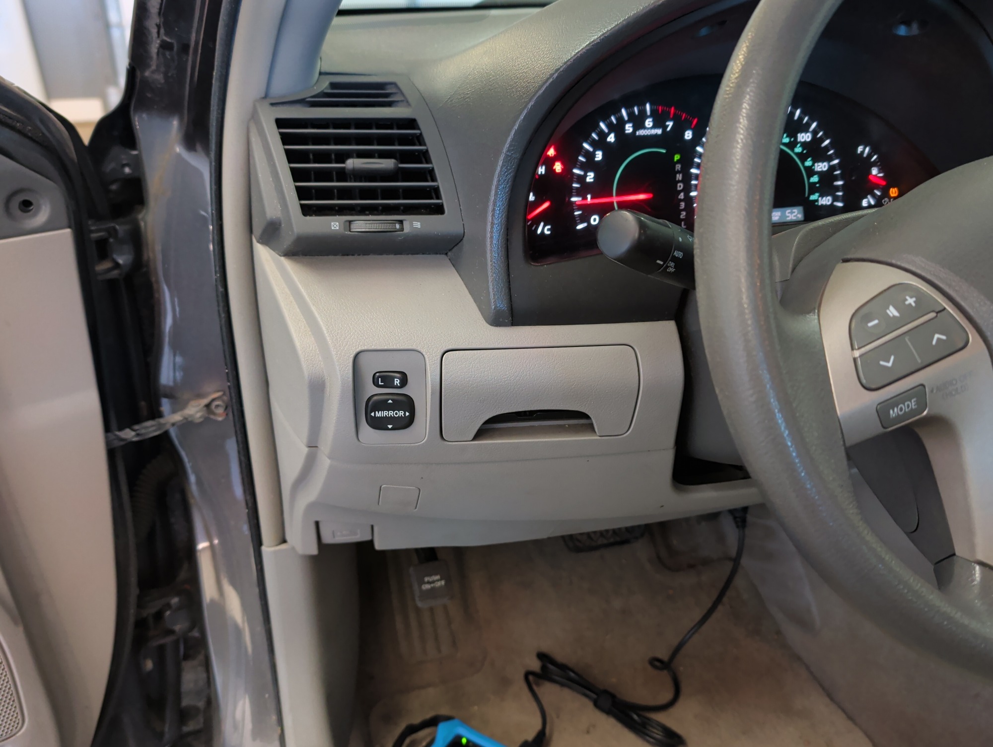 2008 toyota camry ce-5-spd-at with 164977 miles for sale near Elk River, Minnesota 106766_37_left_of_steering_wheel.jpg