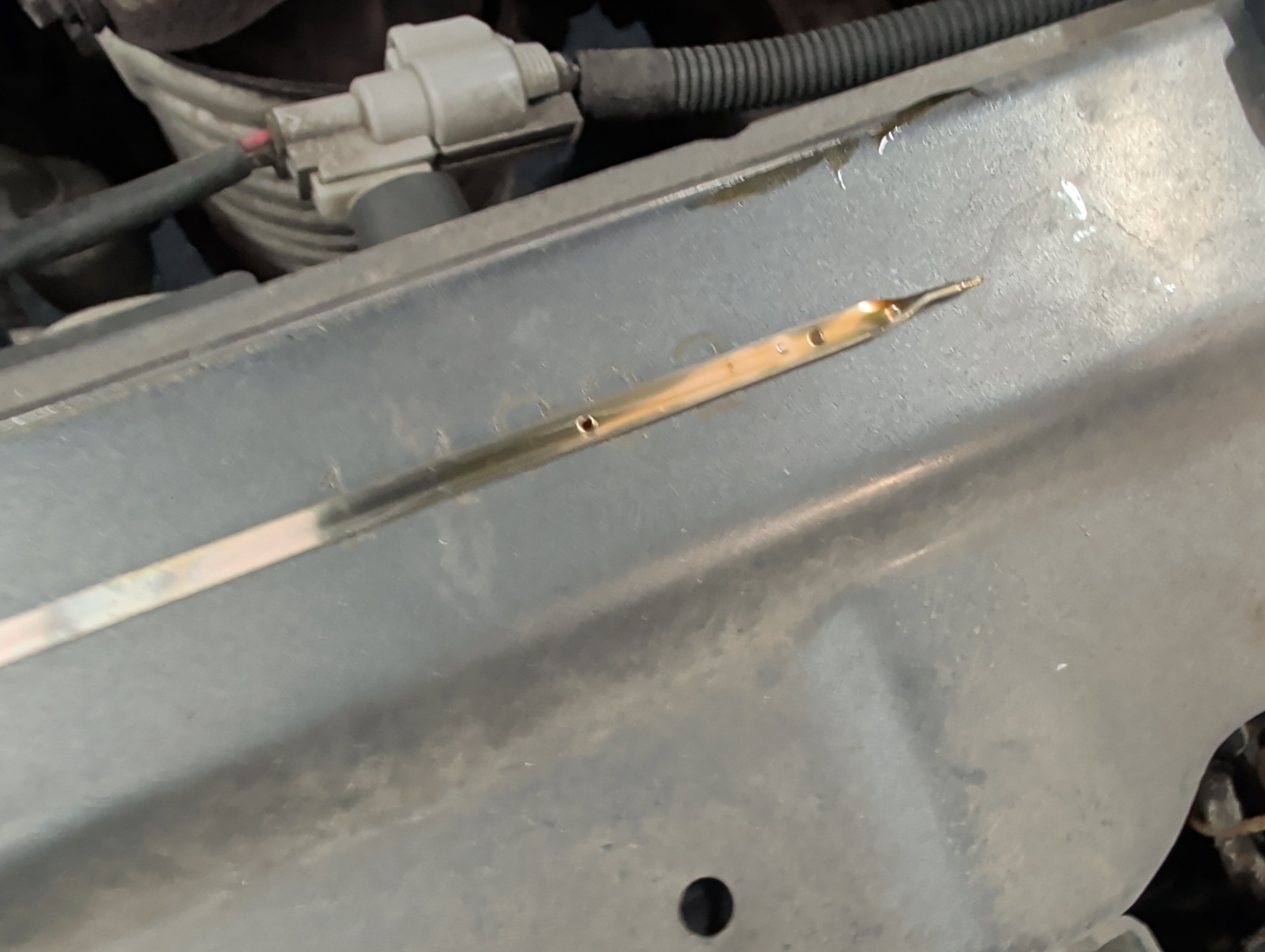 2008 toyota camry ce-5-spd-at with 164977 miles for sale near Elk River, Minnesota 106766_50_oil_dipstick.jpg