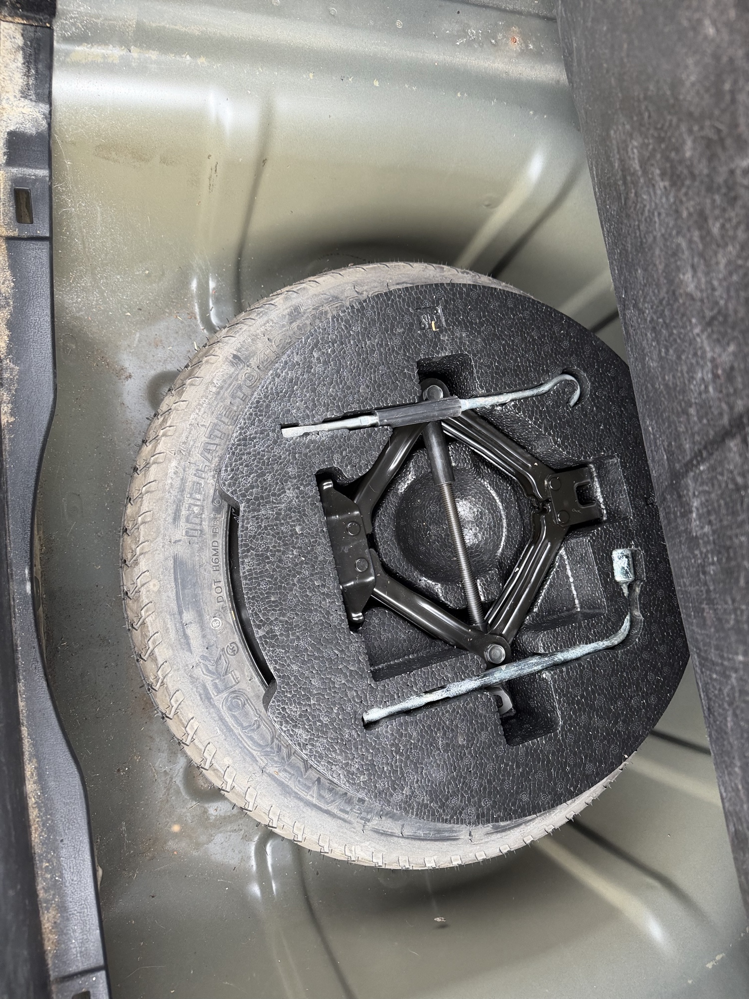 2008 hyundai sonata gls with 152426 miles for sale near Elk River, Minnesota 106768_27_spare_tire.jpg