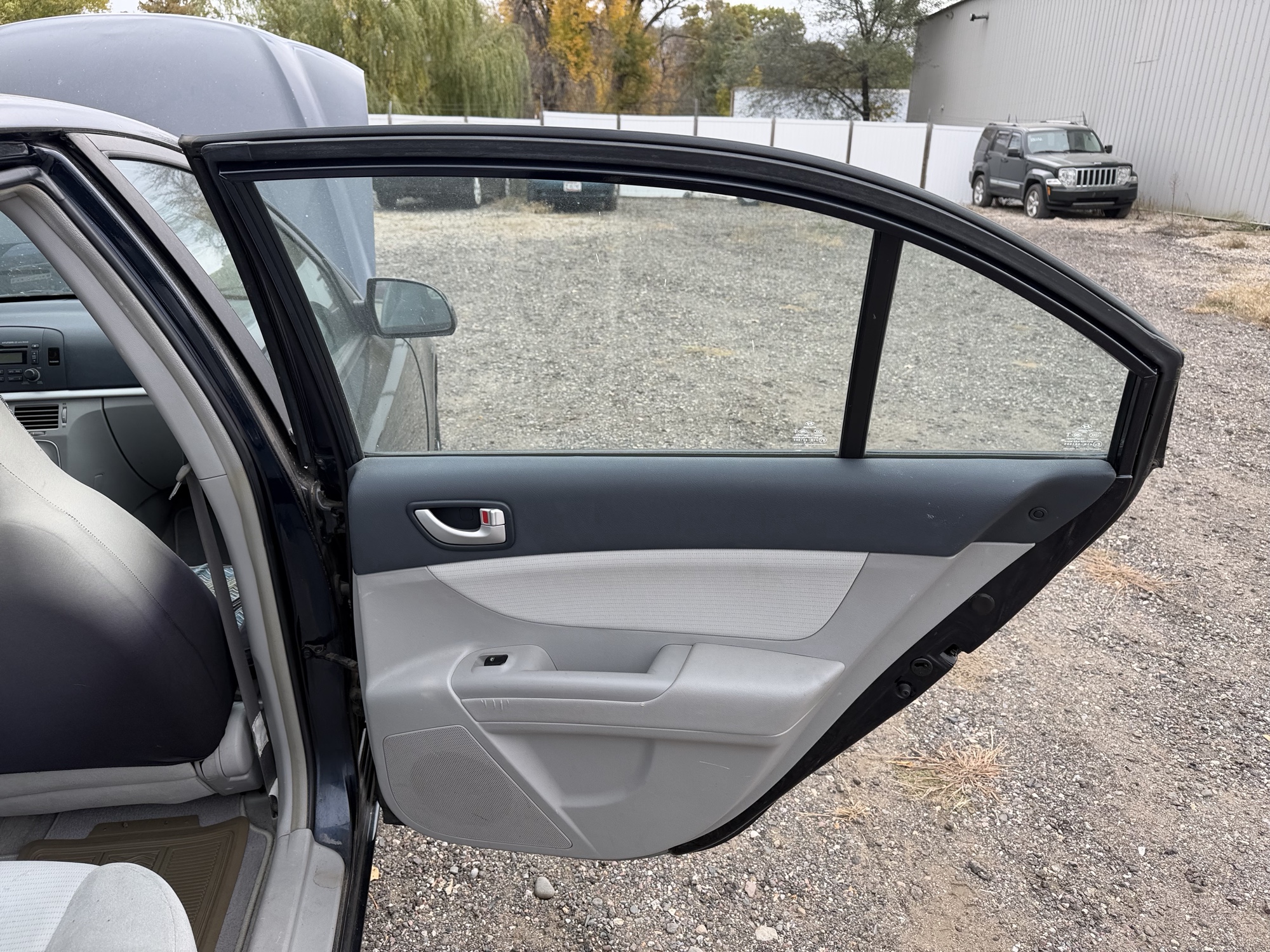 2008 hyundai sonata gls with 152426 miles for sale near Elk River, Minnesota 106768_30_pass_rear_door_panel.jpg