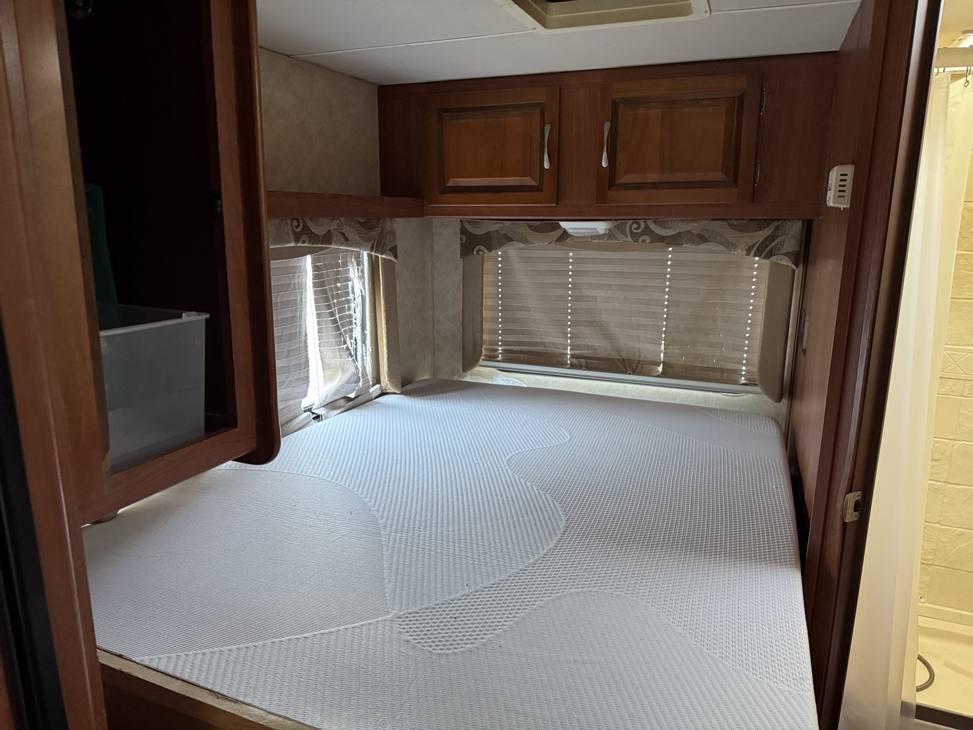 2012 chevrolet express g4500 with 167265 miles for sale near Elk River, Minnesota 106769_24_drv_rear_seat.jpg