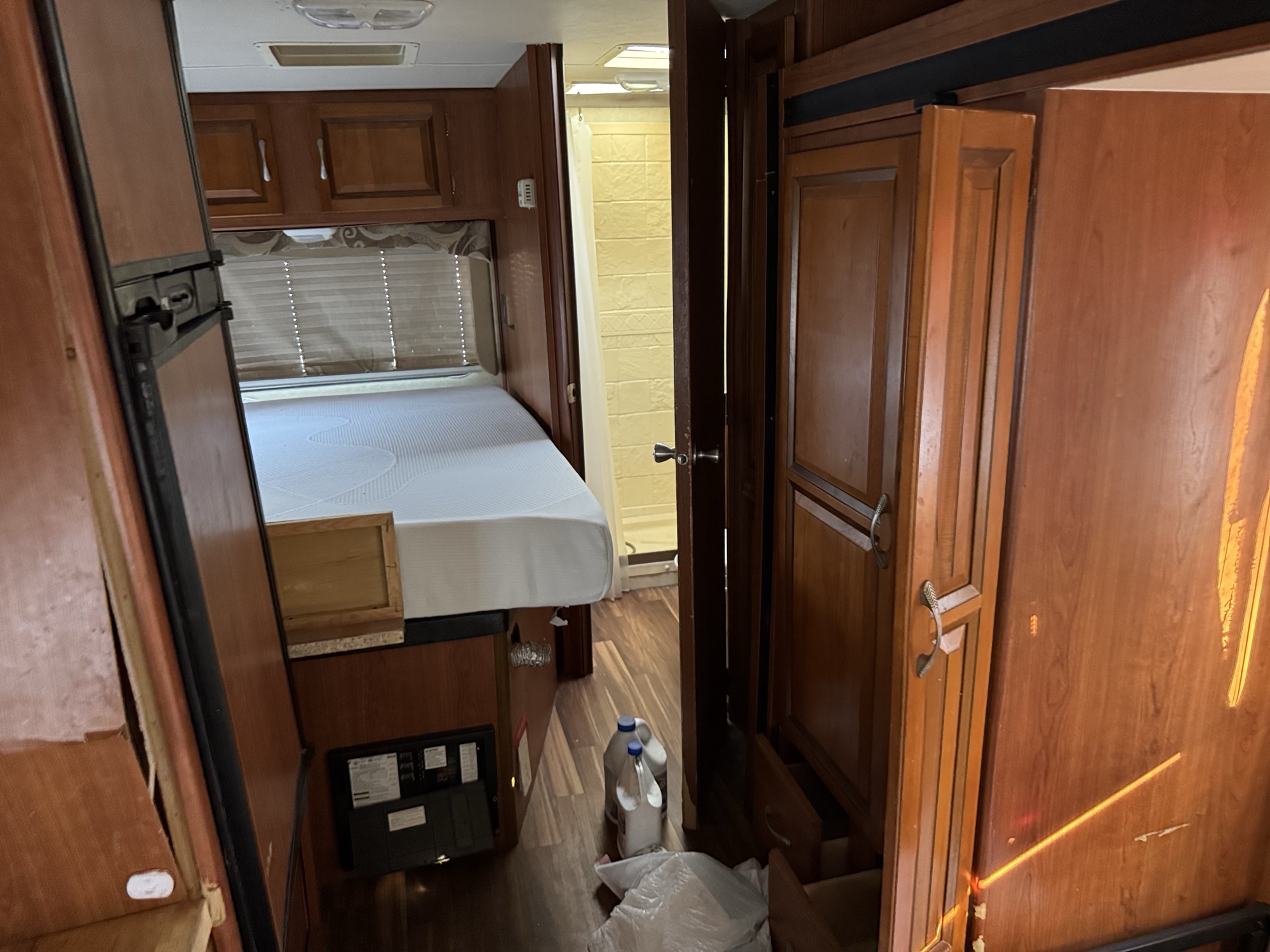 2012 chevrolet express g4500 with 167265 miles for sale near Elk River, Minnesota 106769_26_trunk.jpg