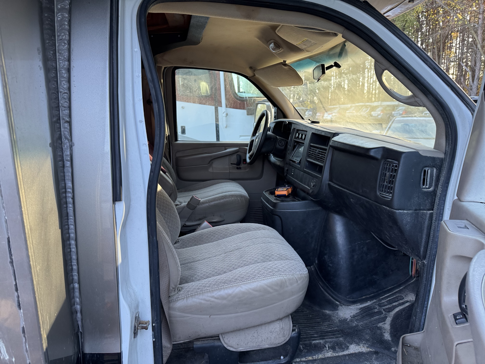 2012 chevrolet express g4500 with 167265 miles for sale near Elk River, Minnesota 106769_31_passenger_seat.jpg