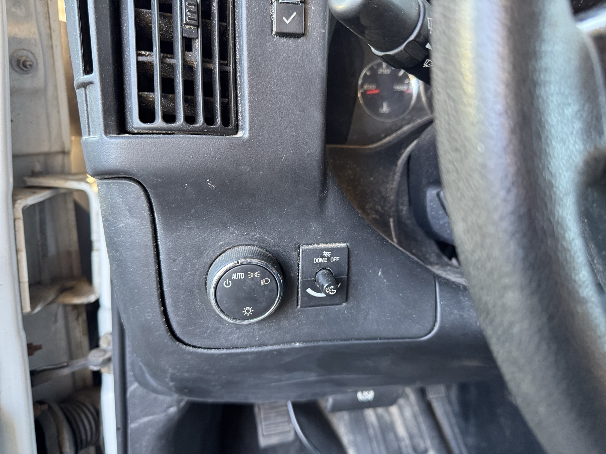 2012 chevrolet express g4500 with 167265 miles for sale near Elk River, Minnesota 106769_37_left_of_steering_wheel.jpg