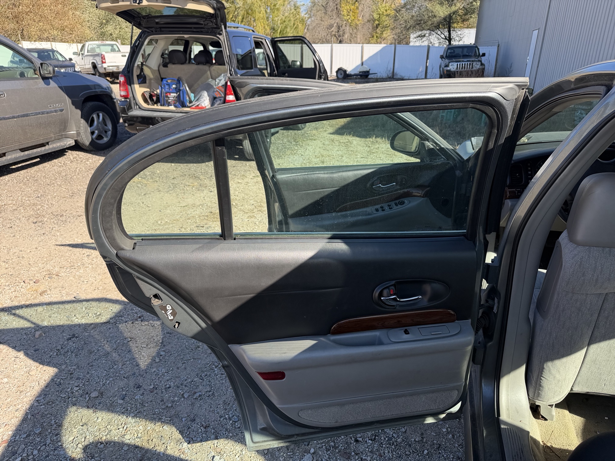 2004 buick lesabre custom with 158356 miles for sale near Elk River, Minnesota 106770_25_drv_rear_door_panel.jpg