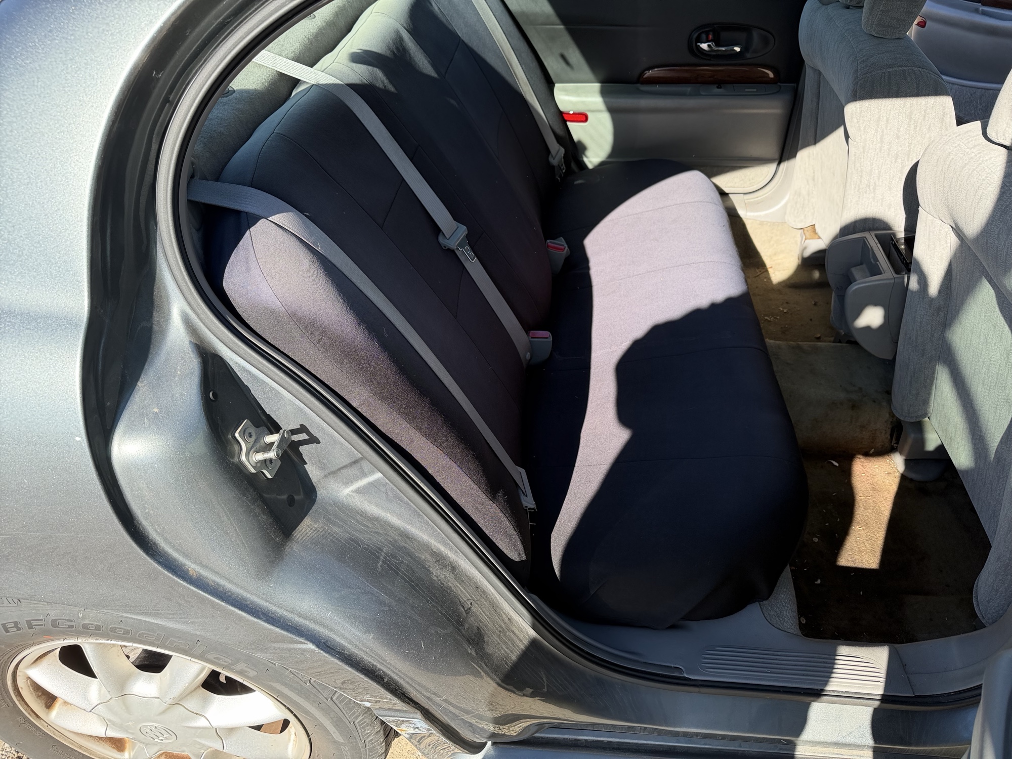 2004 buick lesabre custom with 158356 miles for sale near Elk River, Minnesota 106770_28_pass_rear_seat.jpg