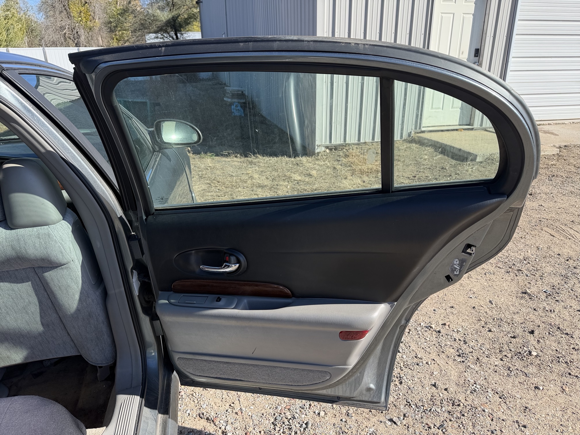 2004 buick lesabre custom with 158356 miles for sale near Elk River, Minnesota 106770_30_pass_rear_door_panel.jpg
