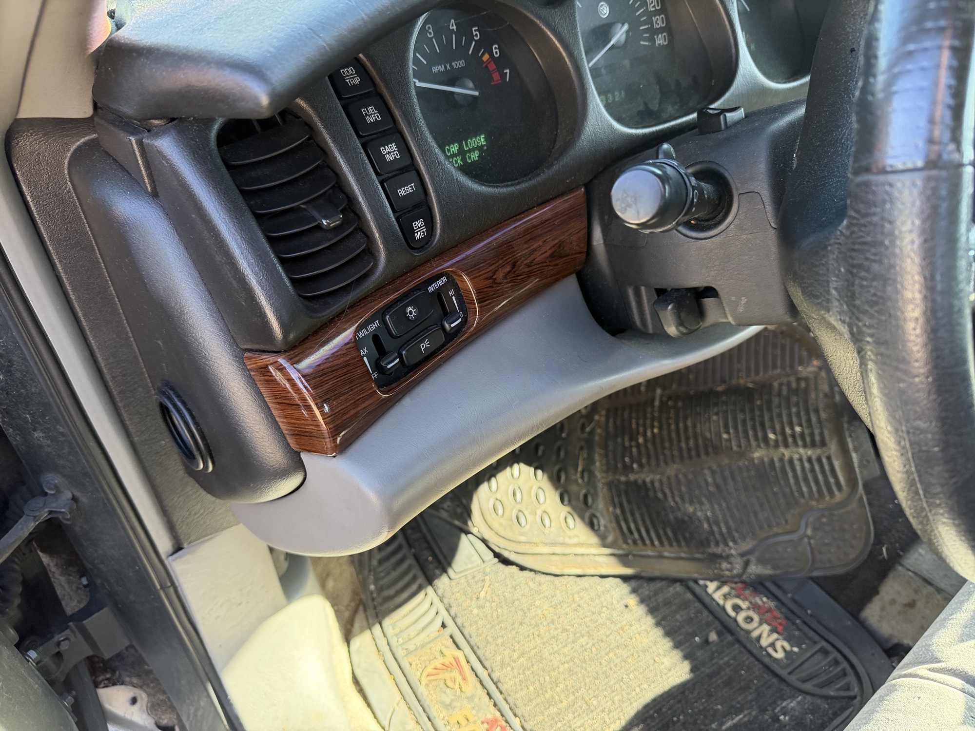 2004 buick lesabre custom with 158356 miles for sale near Elk River, Minnesota 106770_37_left_of_steering_wheel.jpg