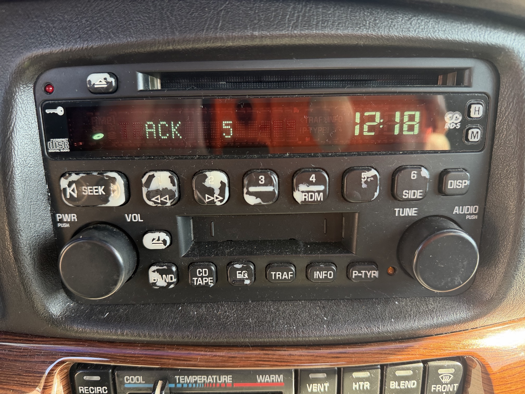 2004 buick lesabre custom with 158356 miles for sale near Elk River, Minnesota 106770_39_radio_closeup.jpg