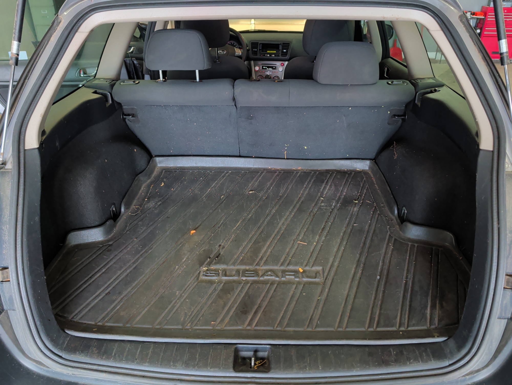 2008 subaru outback base with 143643 miles for sale near Elk River, Minnesota 106773_26_trunk.jpg