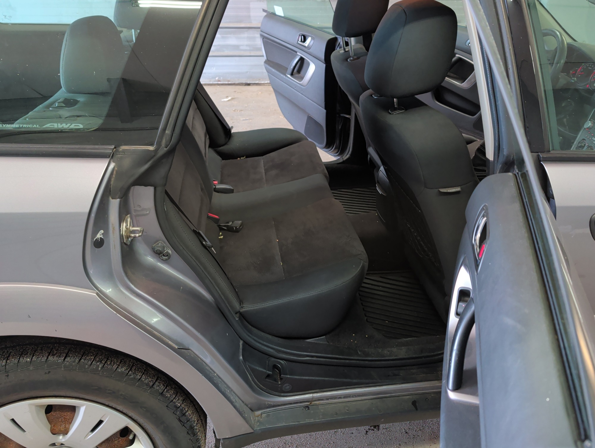 2008 subaru outback base with 143643 miles for sale near Elk River, Minnesota 106773_28_pass_rear_seat.jpg