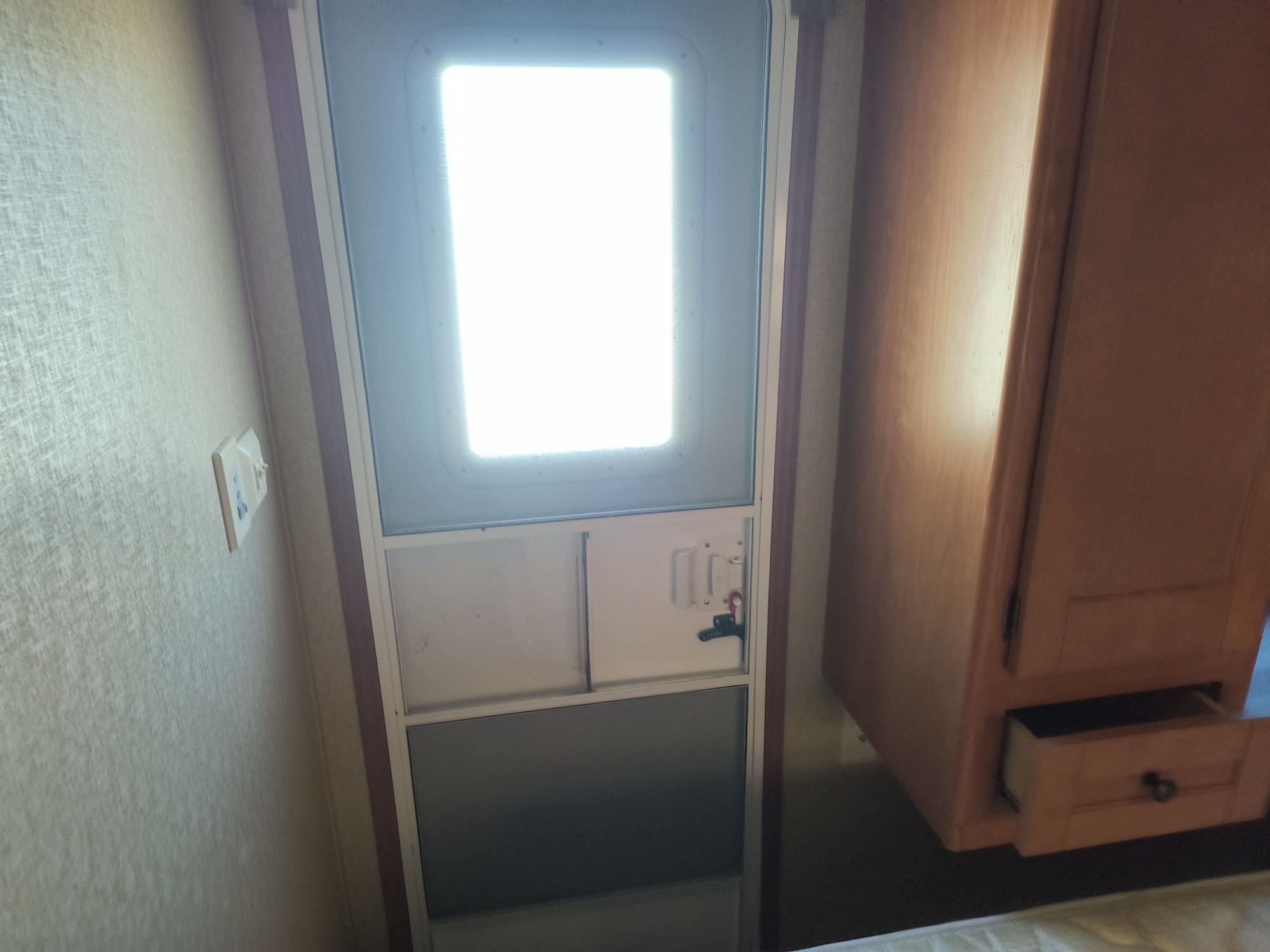 2011 forest-river trl - for sale near Elk River, Minnesota 106774_37_left_of_steering_wheel.jpg