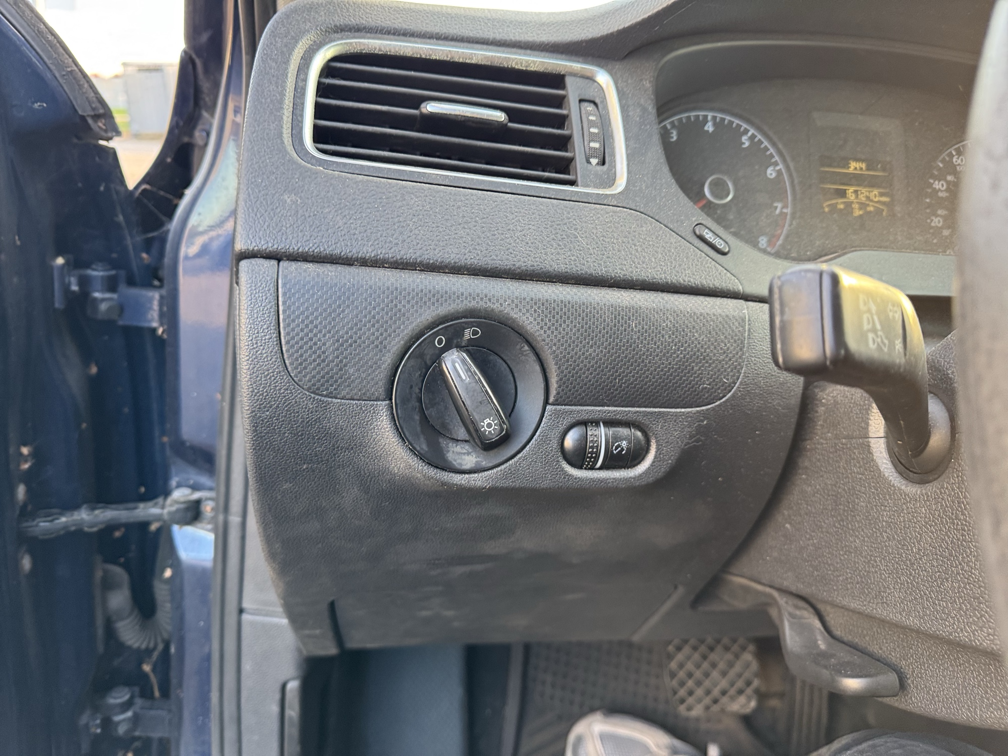 2014 volkswagen jetta s with 161240 miles for sale near Elk River, Minnesota 106775_37_left_of_steering_wheel.jpg