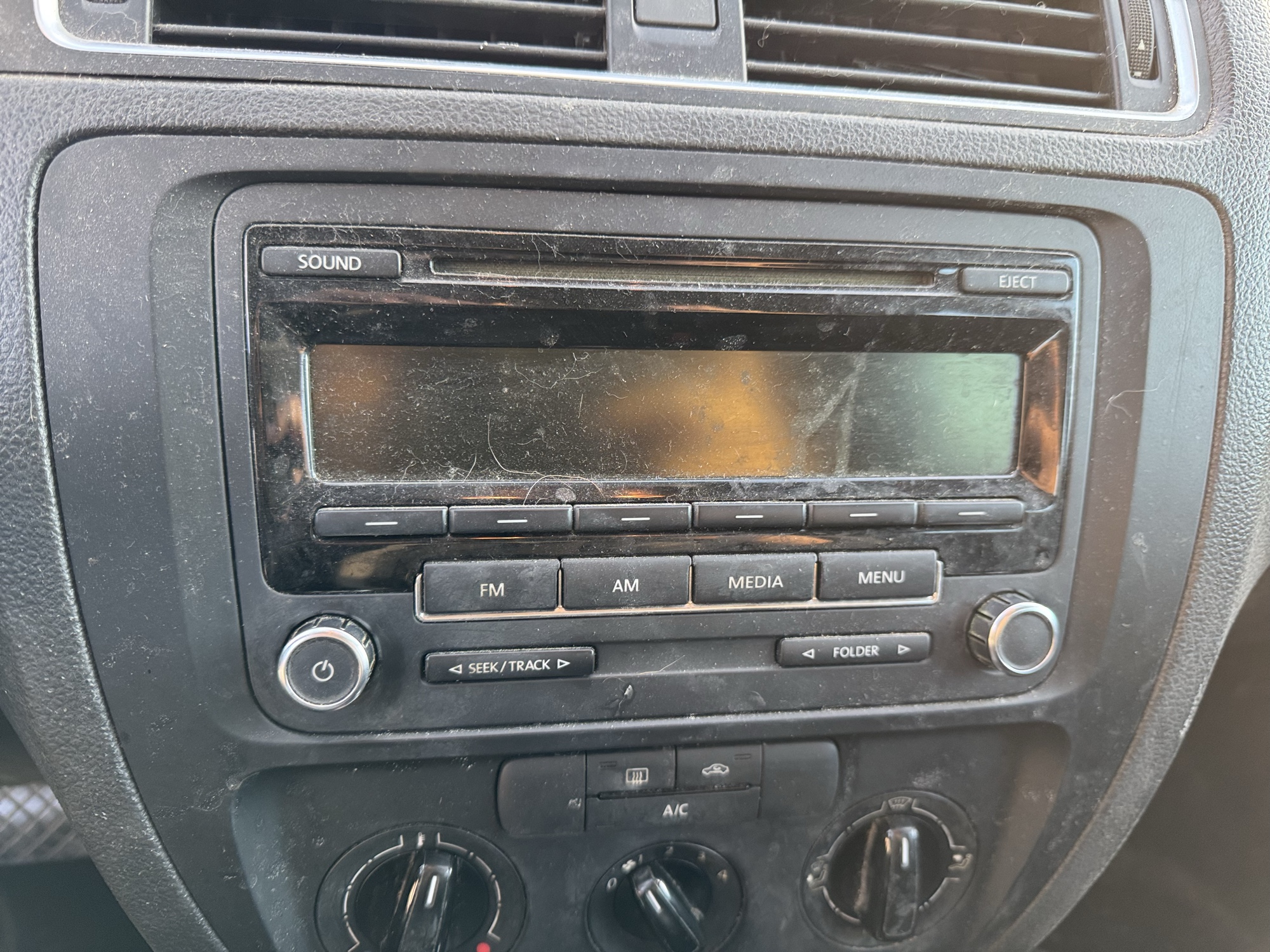 2014 volkswagen jetta s with 161240 miles for sale near Elk River, Minnesota 106775_39_radio_closeup.jpg