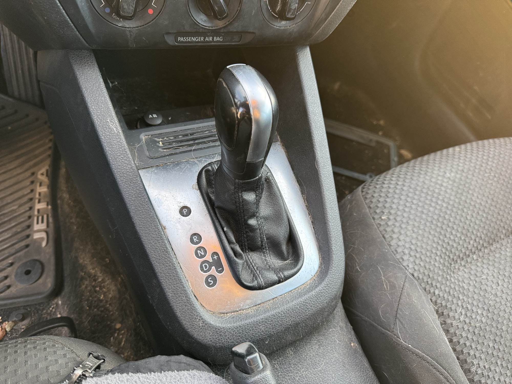2014 volkswagen jetta s with 161240 miles for sale near Elk River, Minnesota 106775_41_shifter.jpg