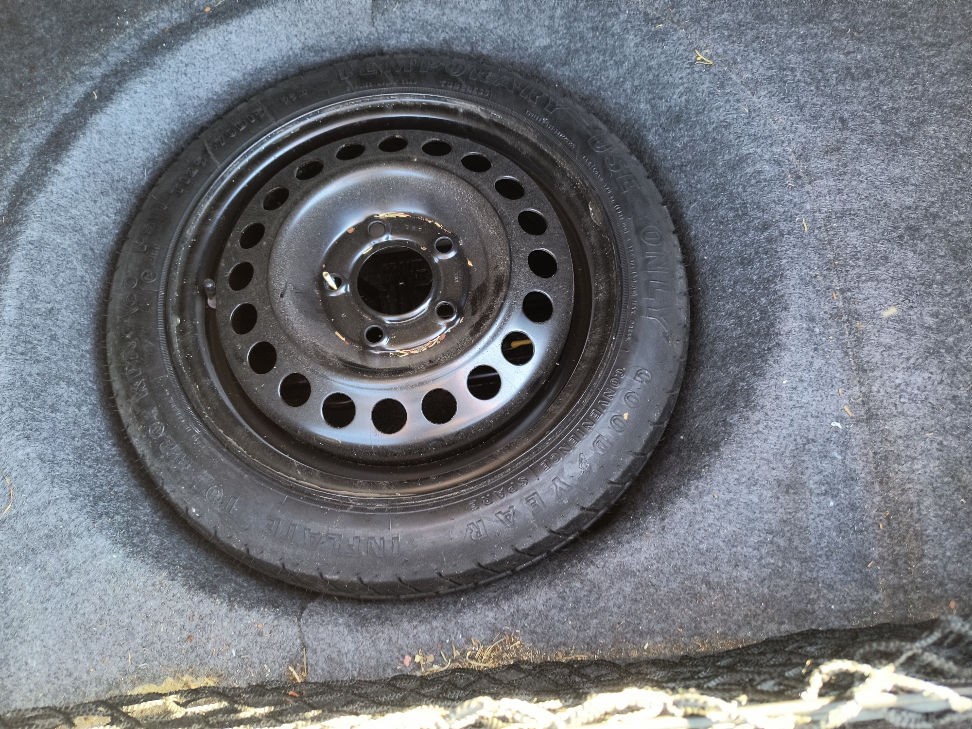 2003 buick regal ls with 94576 miles for sale near Elk River, Minnesota 106776_27_spare_tire.jpg