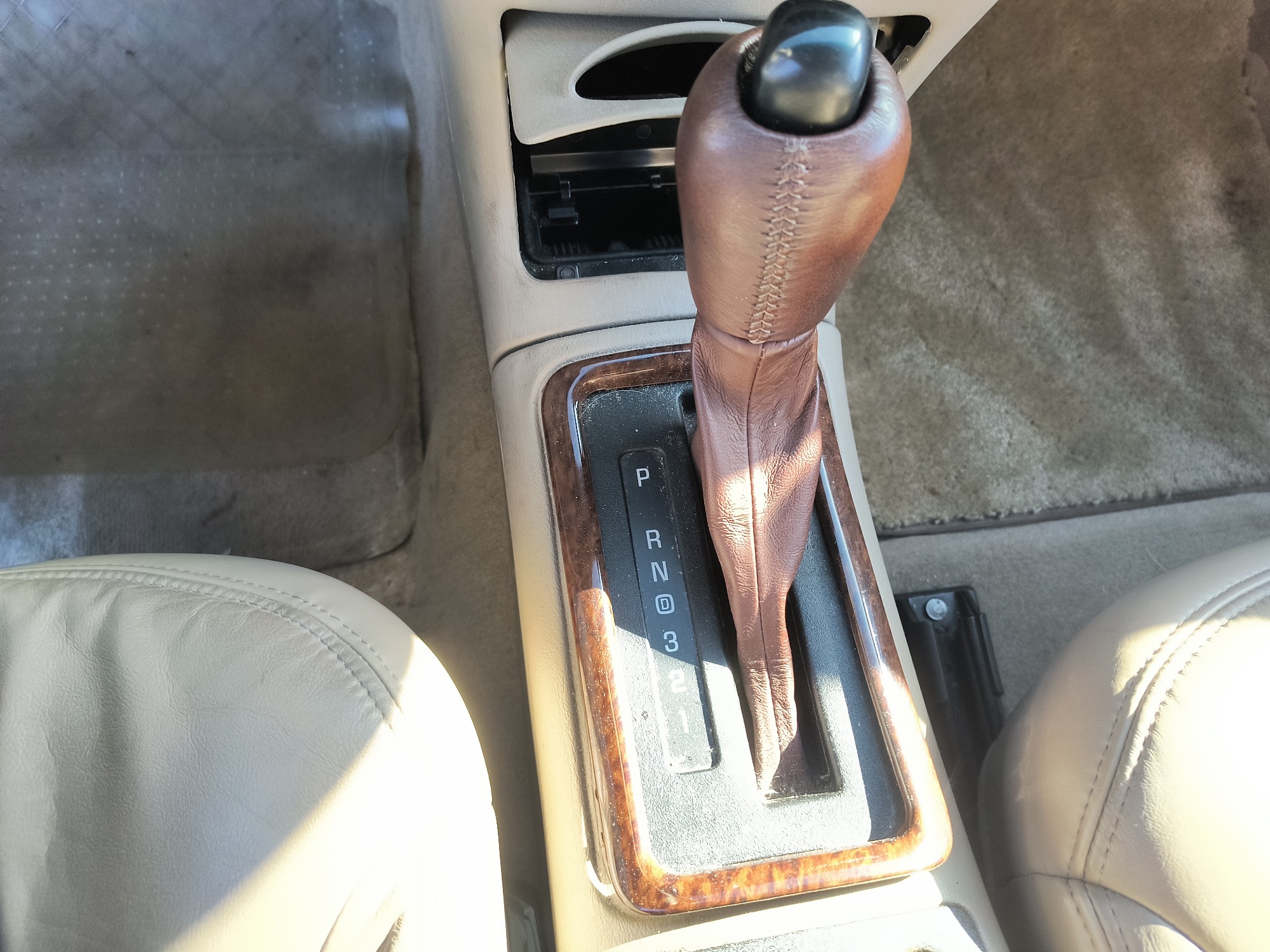 2003 buick regal ls with 94576 miles for sale near Elk River, Minnesota 106776_41_shifter.jpg