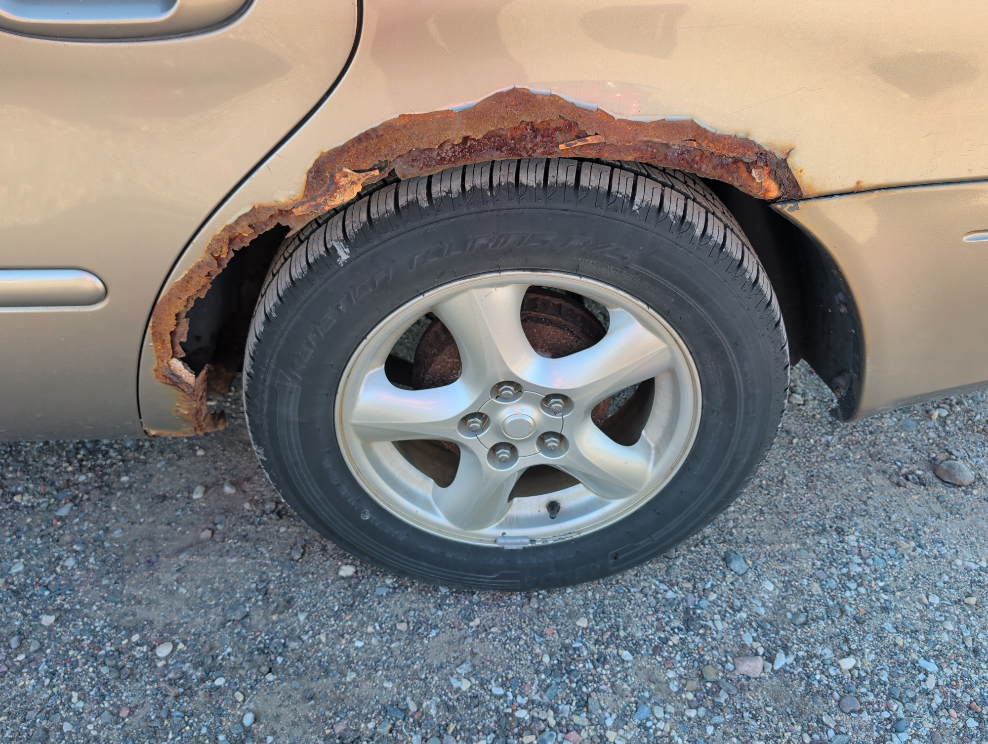 2003 ford taurus se with 156421 miles for sale near Elk River, Minnesota 106777_13_rear_drv_wheel.jpg