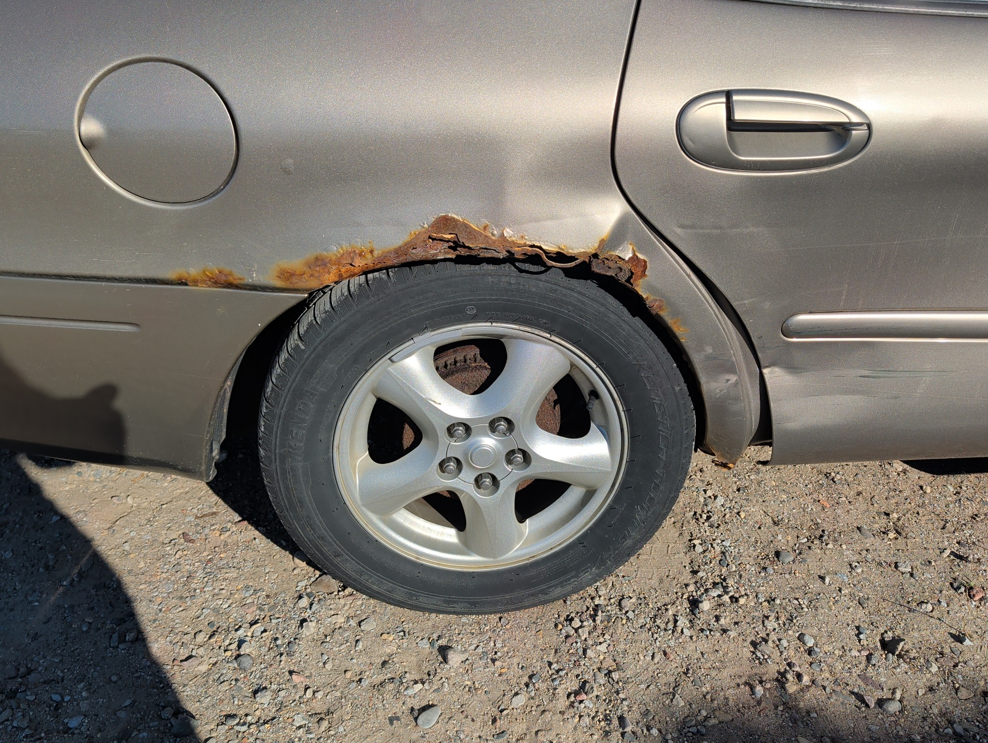 2003 ford taurus se with 156421 miles for sale near Elk River, Minnesota 106777_14_rear_pass_wheel.jpg