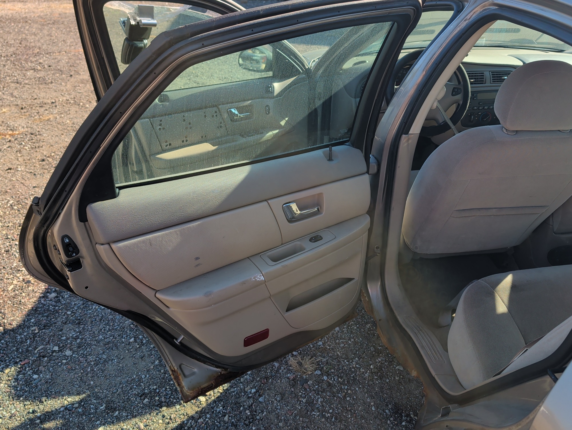 2003 ford taurus se with 156421 miles for sale near Elk River, Minnesota 106777_25_drv_rear_door_panel.jpg