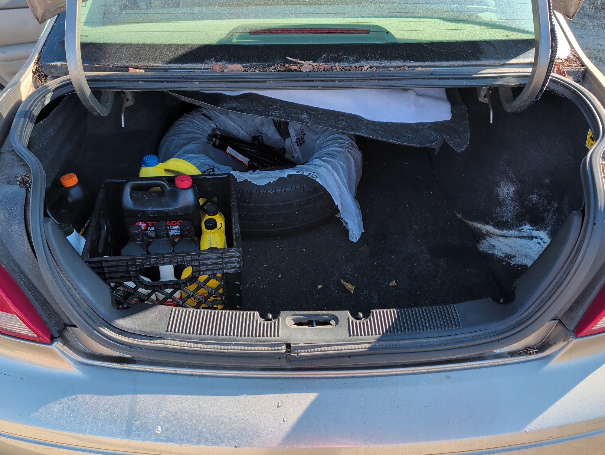 2003 ford taurus se with 156421 miles for sale near Elk River, Minnesota 106777_26_trunk.jpg