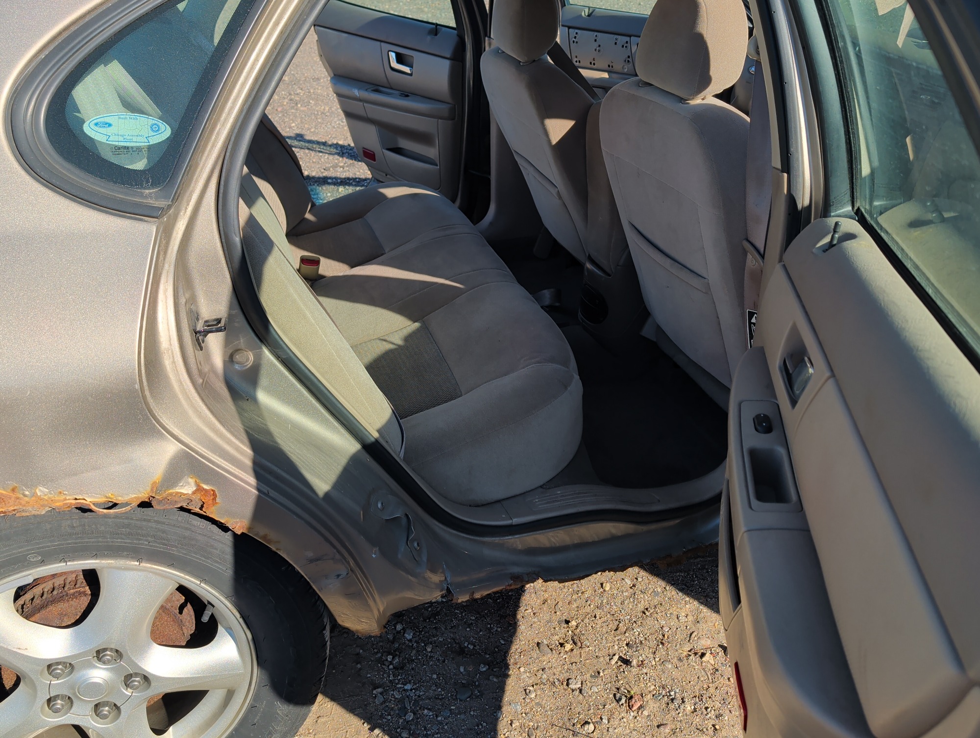 2003 ford taurus se with 156421 miles for sale near Elk River, Minnesota 106777_28_pass_rear_seat.jpg