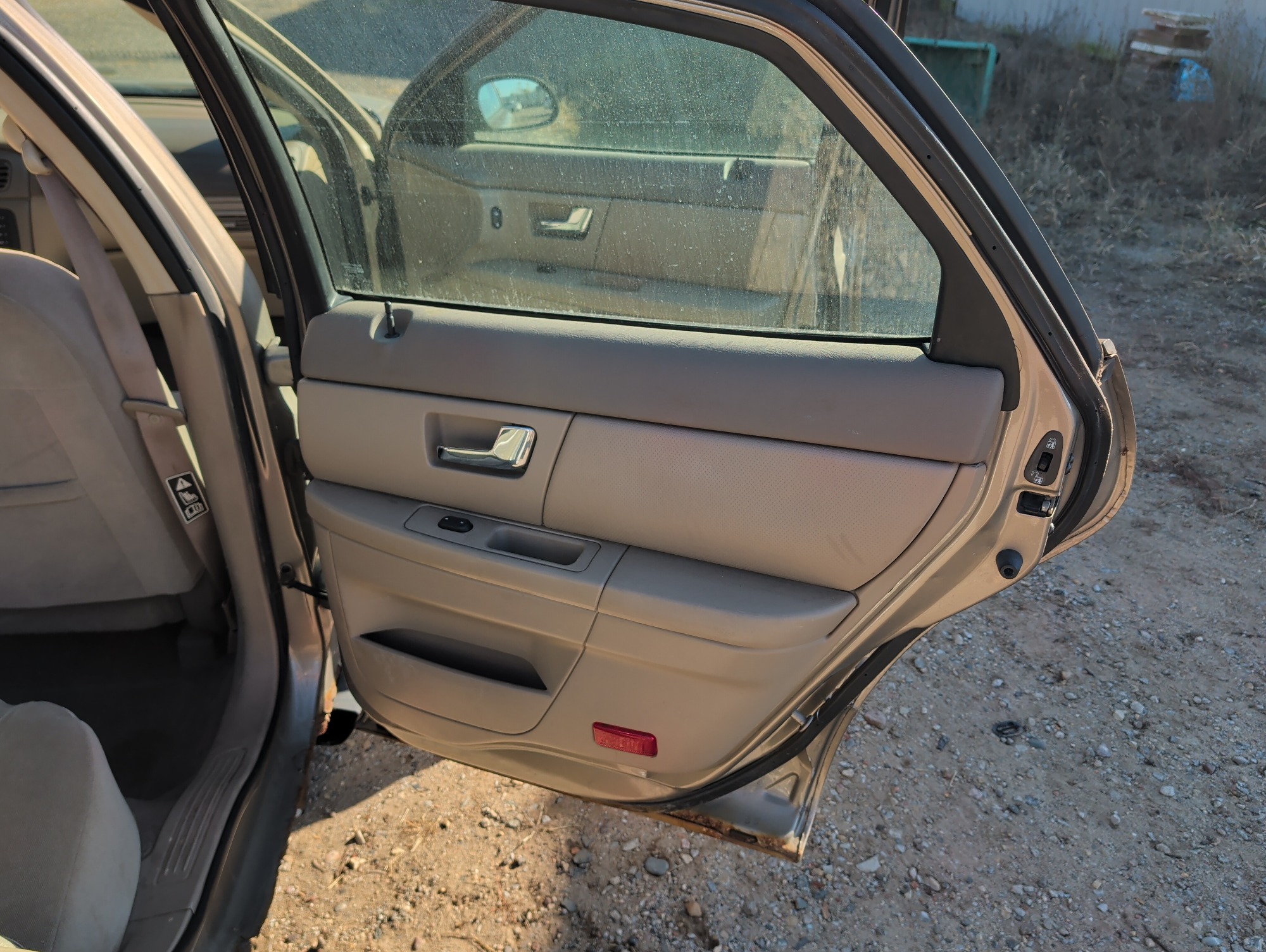 2003 ford taurus se with 156421 miles for sale near Elk River, Minnesota 106777_30_pass_rear_door_panel.jpg