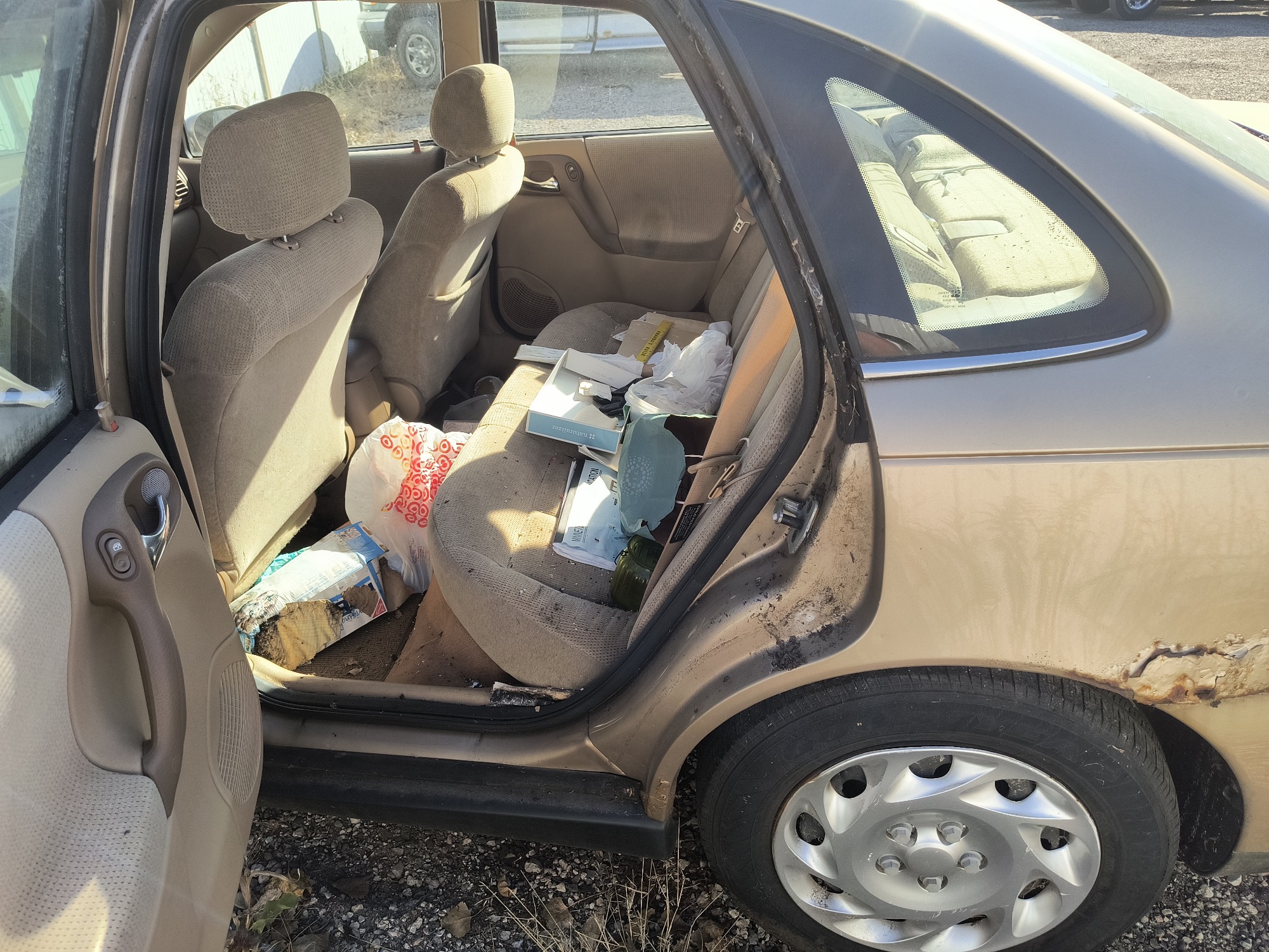 2001 saturn ls ls1 for sale near Elk River, Minnesota 106778_24_drv_rear_seat.jpg