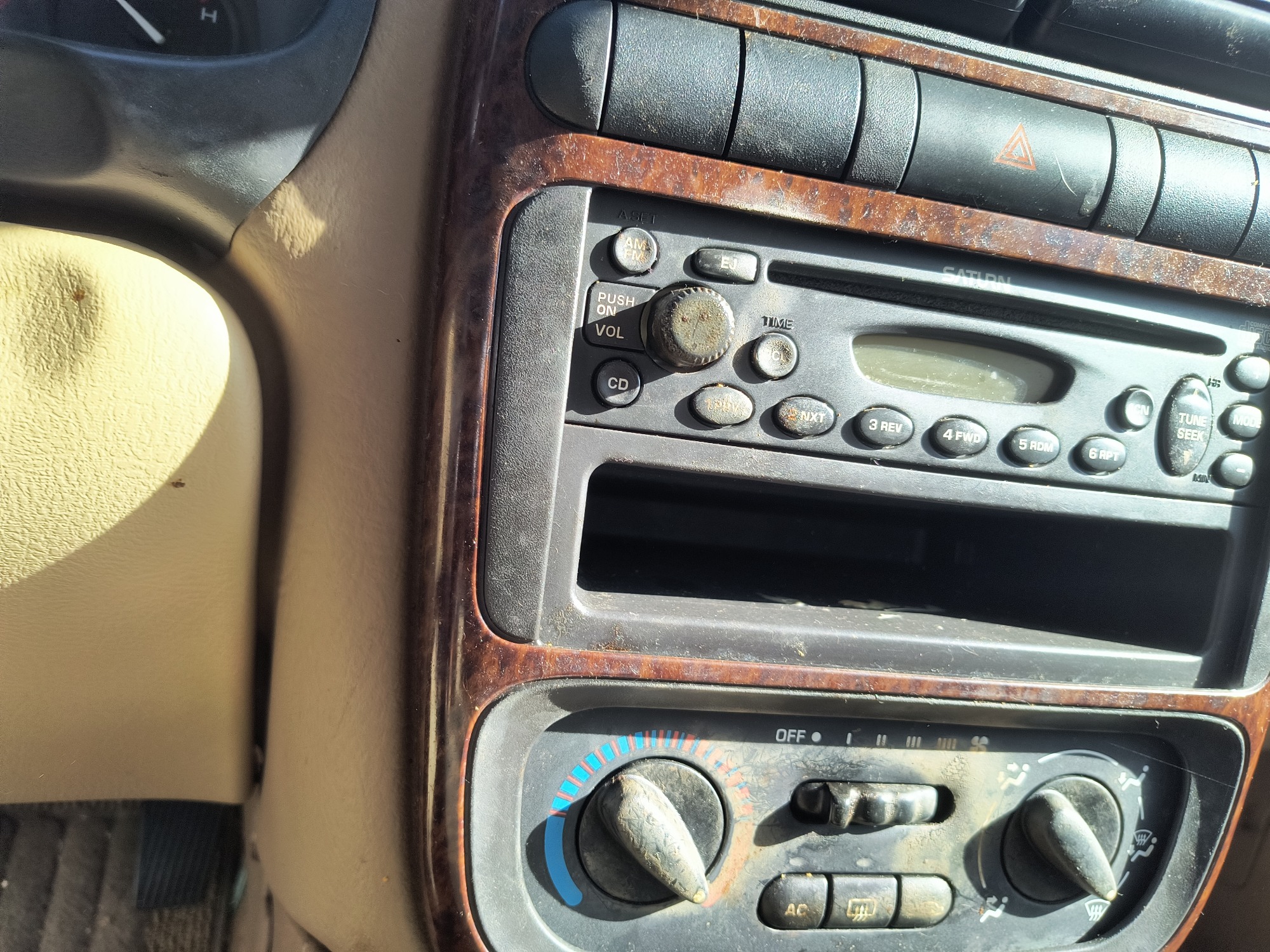 2001 saturn ls ls1 for sale near Elk River, Minnesota 106778_39_radio_closeup.jpg