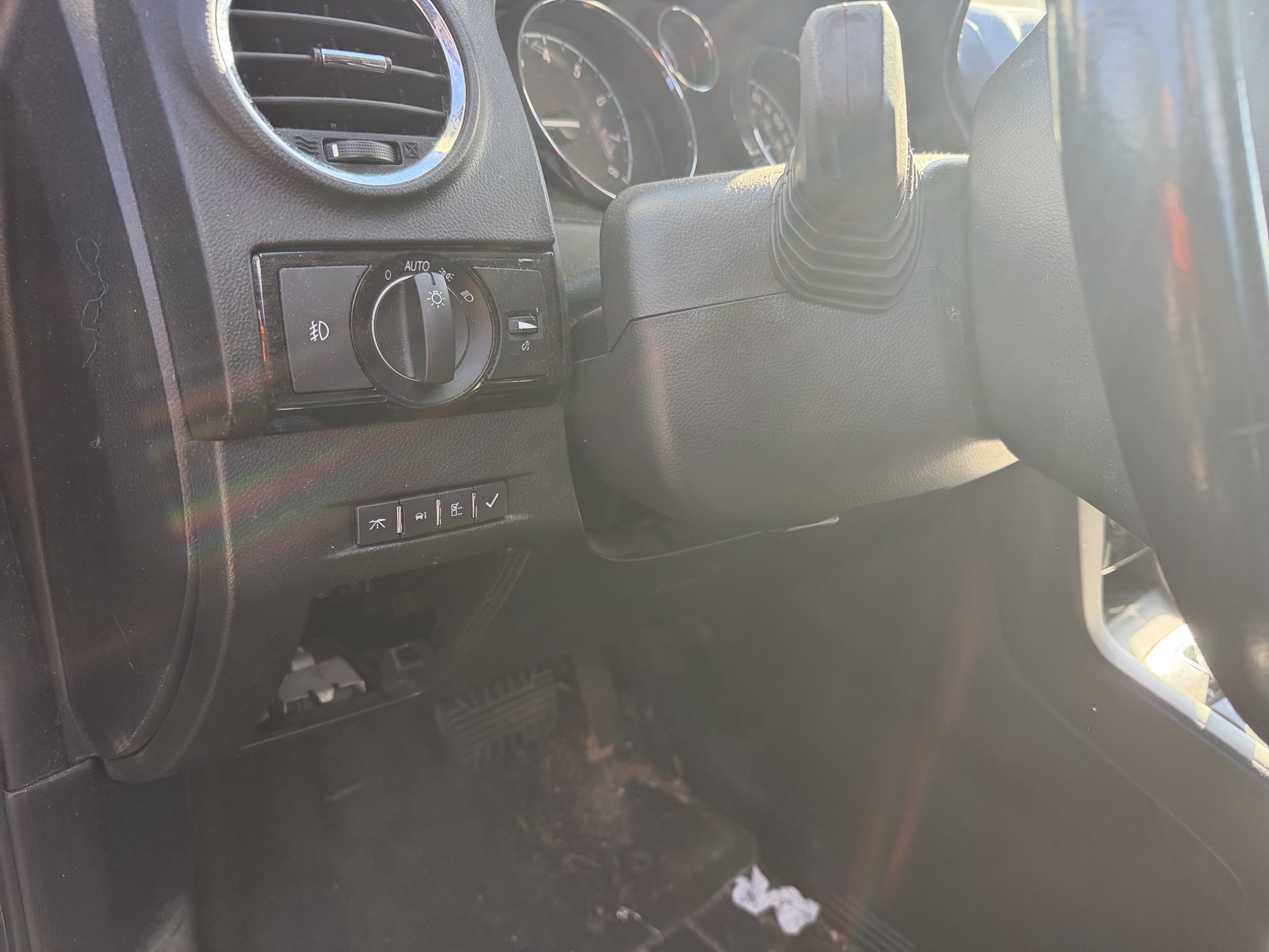 2014 chevrolet captiva-sport ltz-fwd with 136123 miles for sale near Elk River, Minnesota 106780_37_left_of_steering_wheel.jpg