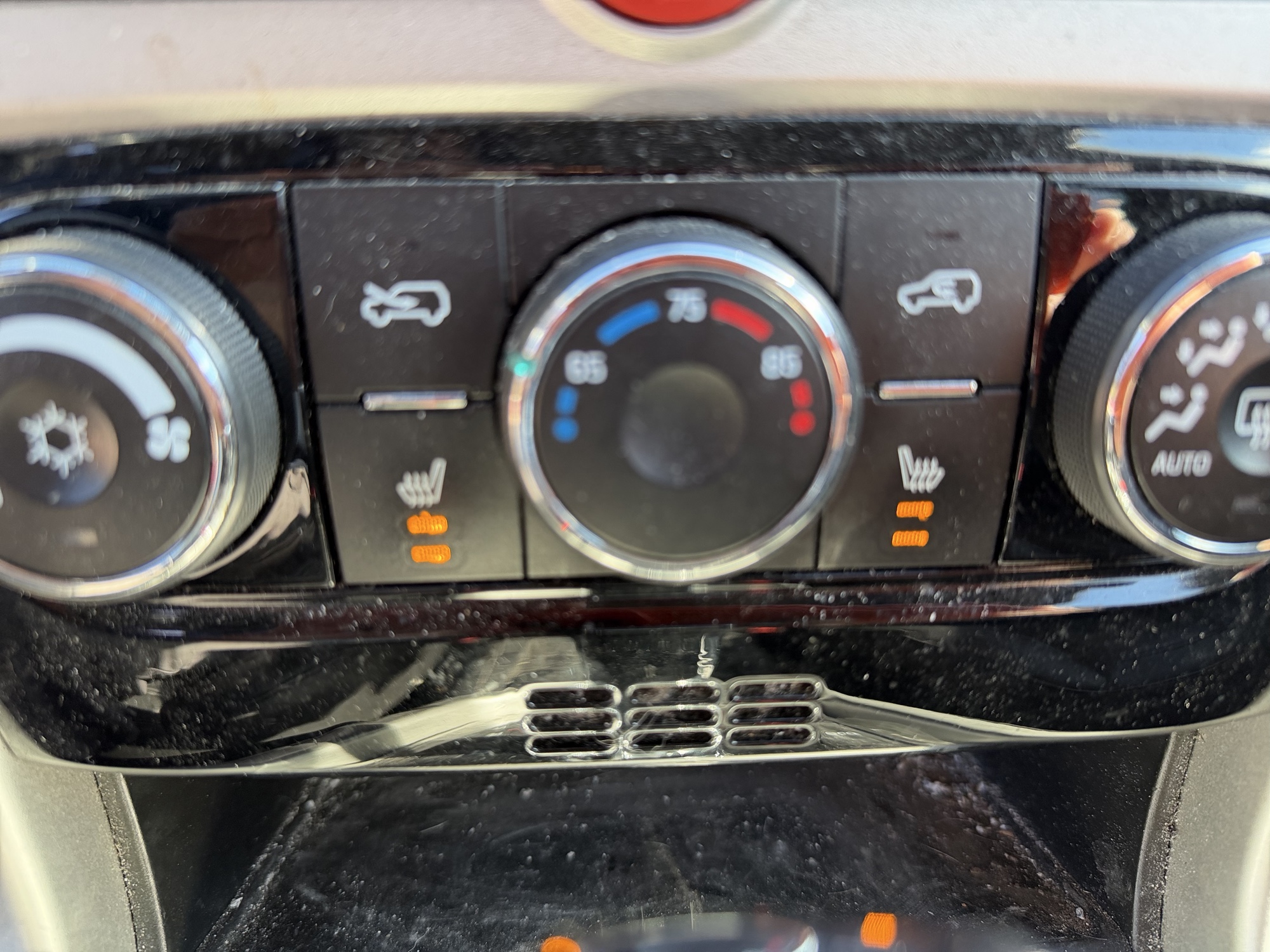 2014 chevrolet captiva-sport ltz-fwd with 136123 miles for sale near Elk River, Minnesota 106780_42_heated_seat_switches.jpg