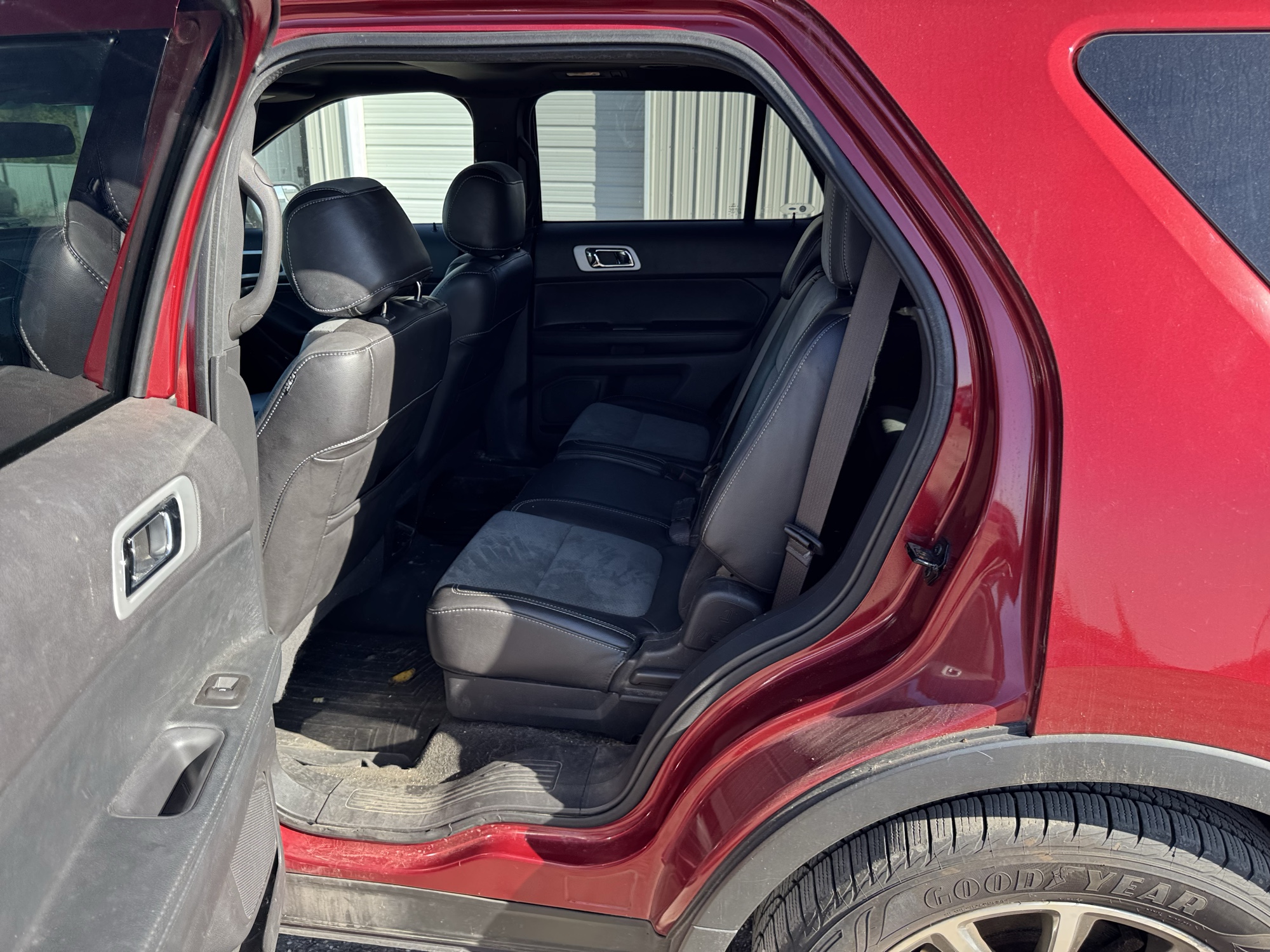 2015 ford explorer xlt-4wd with 246693 miles for sale near Elk River, Minnesota 106782_24_drv_rear_seat.jpg