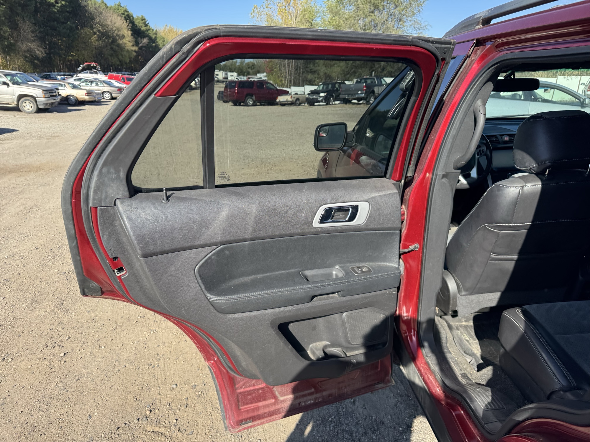 2015 ford explorer xlt-4wd with 246693 miles for sale near Elk River, Minnesota 106782_25_drv_rear_door_panel.jpg