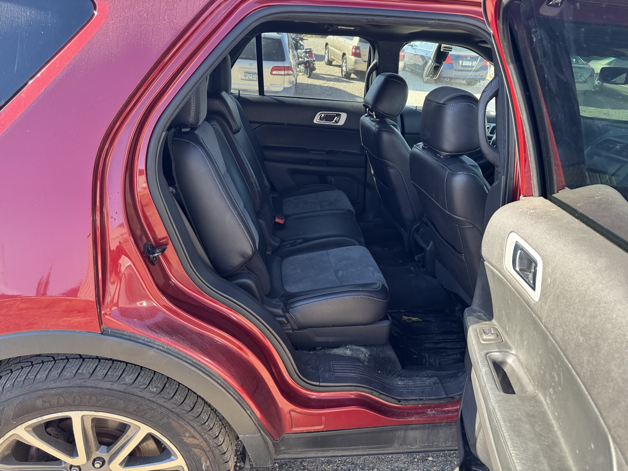 2015 ford explorer xlt-4wd with 246693 miles for sale near Elk River, Minnesota 106782_28_pass_rear_seat.jpg