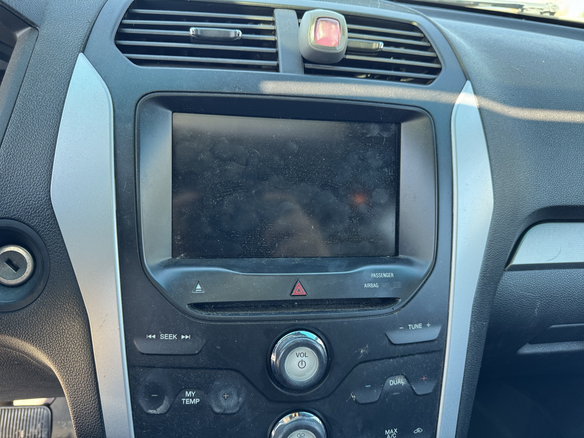 2015 ford explorer xlt-4wd with 246693 miles for sale near Elk River, Minnesota 106782_39_radio_closeup.jpg