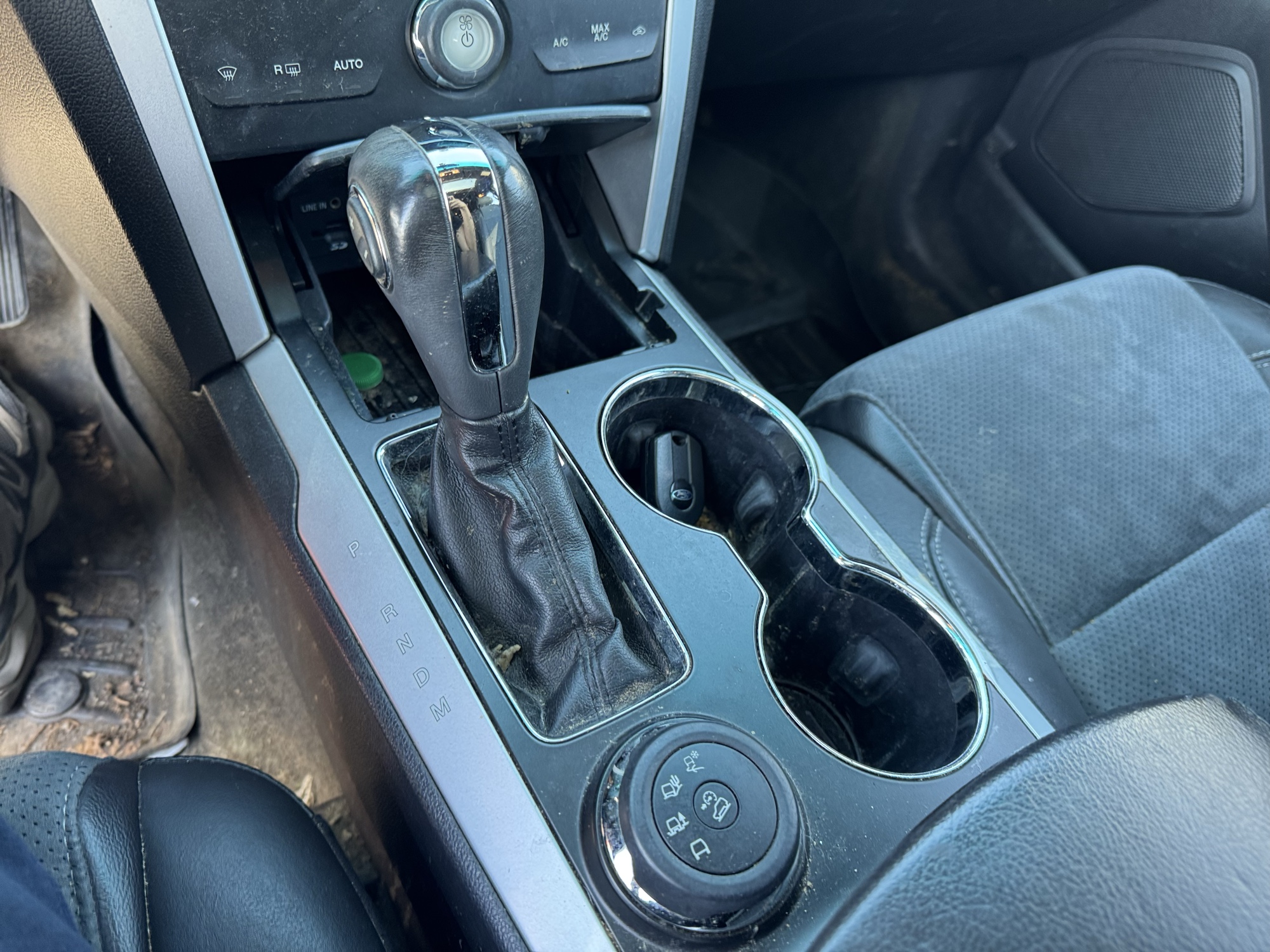 2015 ford explorer xlt-4wd with 246693 miles for sale near Elk River, Minnesota 106782_41_shifter.jpg
