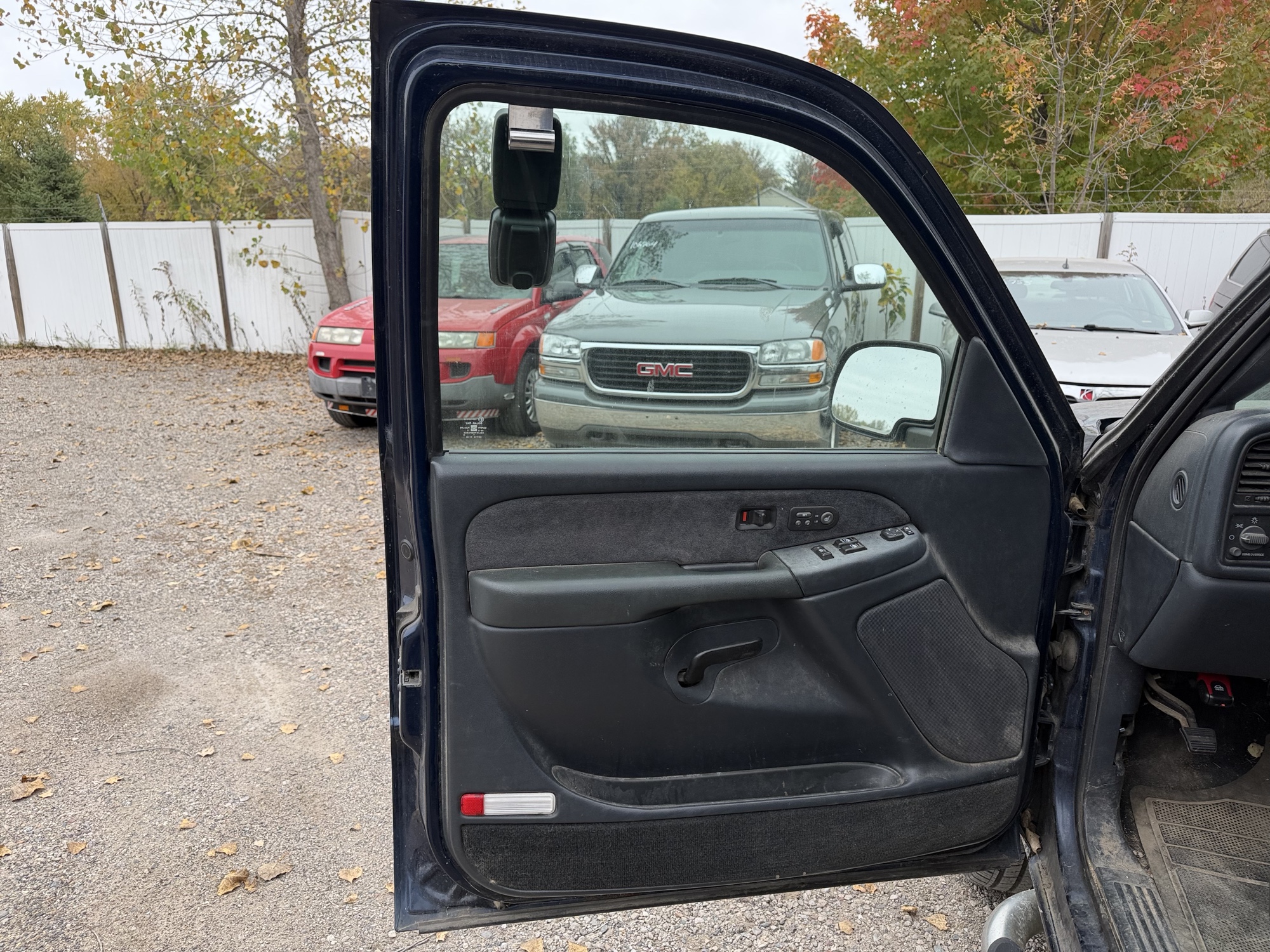 2001 chevrolet silverado-1500 ext.-cab-short-bed-4wd with 199070 miles for sale near Elk River, Minnesota 106784_23_driver_door_panel.jpg