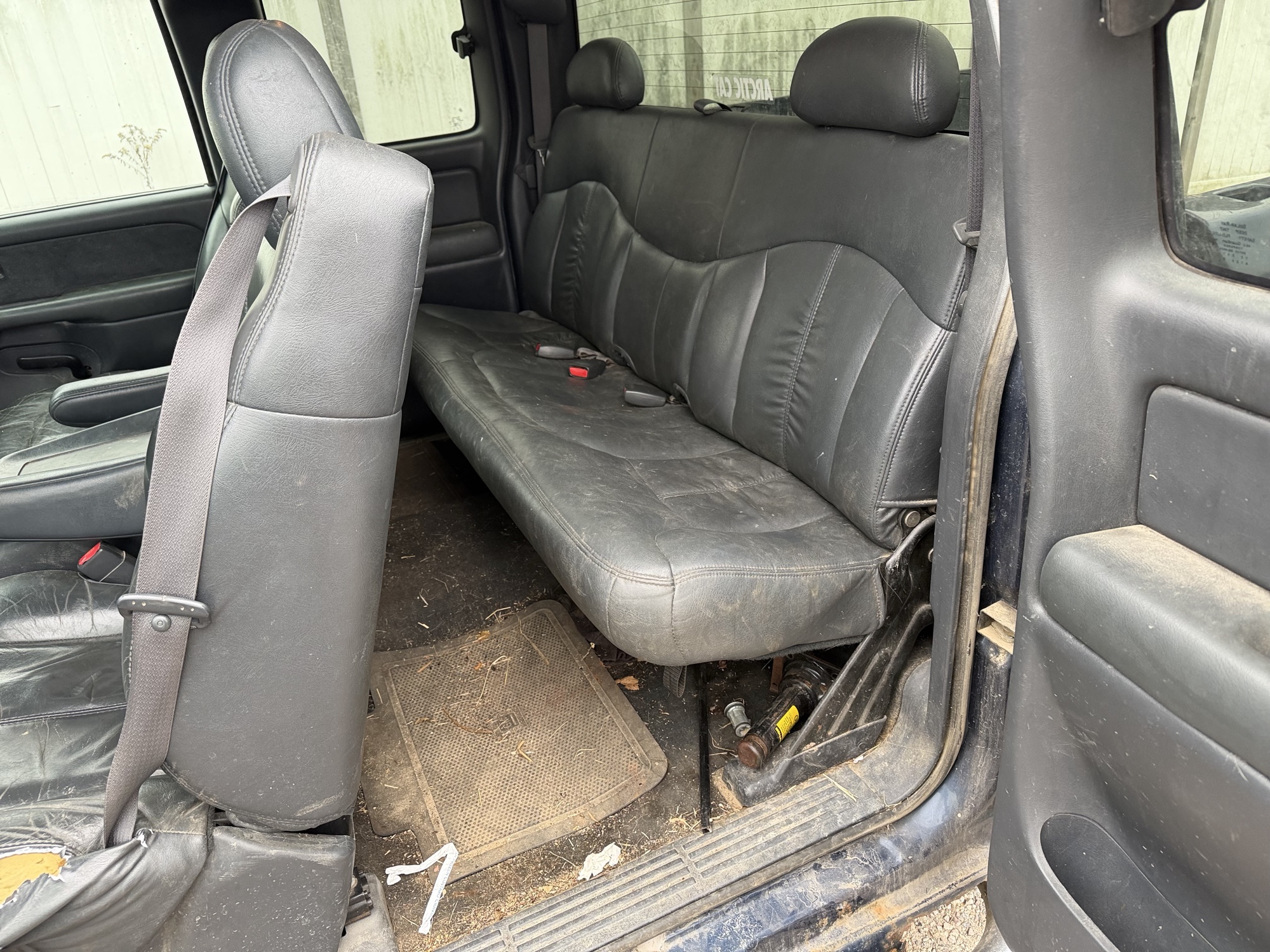2001 chevrolet silverado-1500 ext.-cab-short-bed-4wd with 199070 miles for sale near Elk River, Minnesota 106784_24_drv_rear_seat.jpg